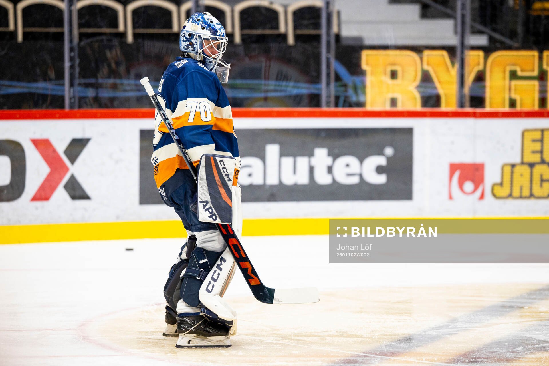 Växjös målvakt Adam Åhman innan ishockeymatchen i SHL