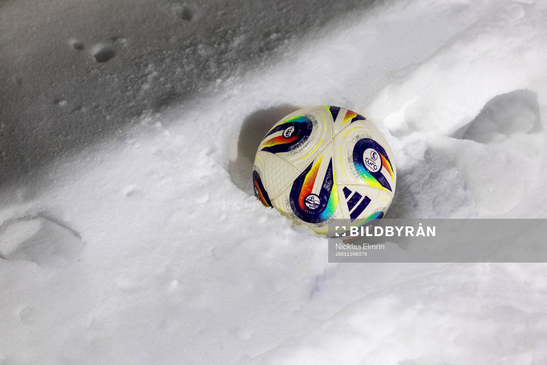 Fotboll i snön