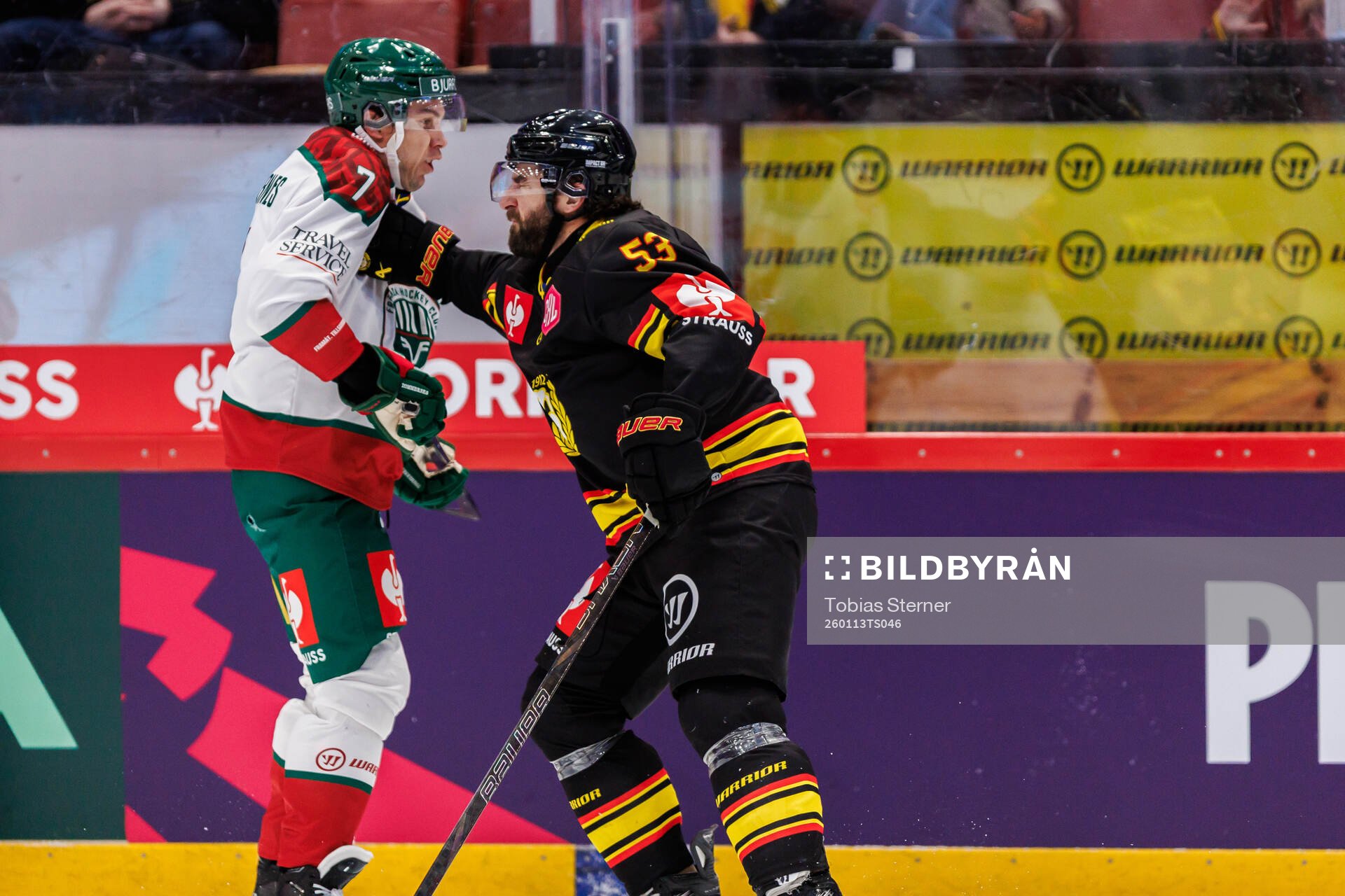 Henrik Tömmernes of Frölunda and Luke Witkowski of Brynäs