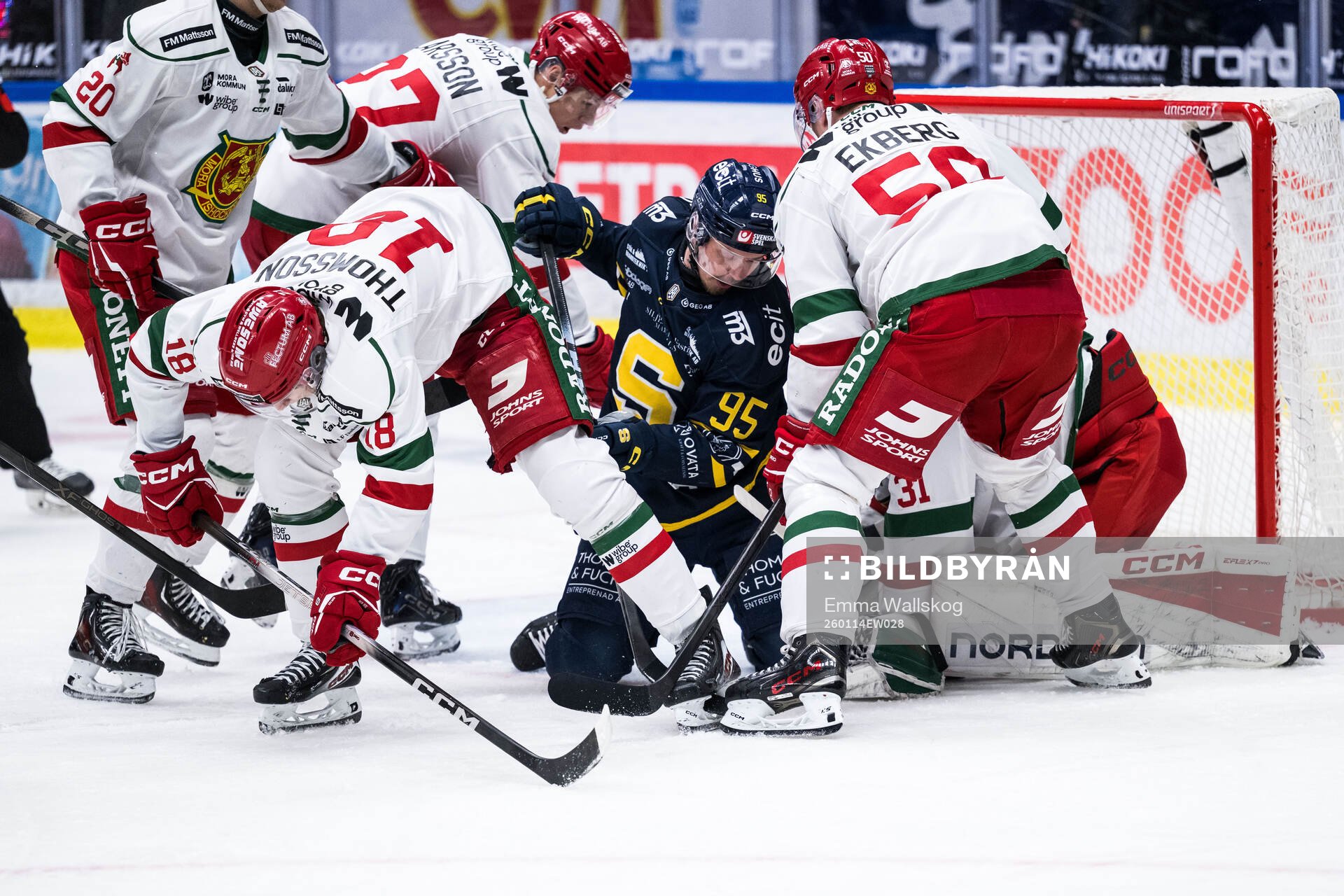 Södertäljes Teemu Väyrynen och Moras Tim Thomsson och