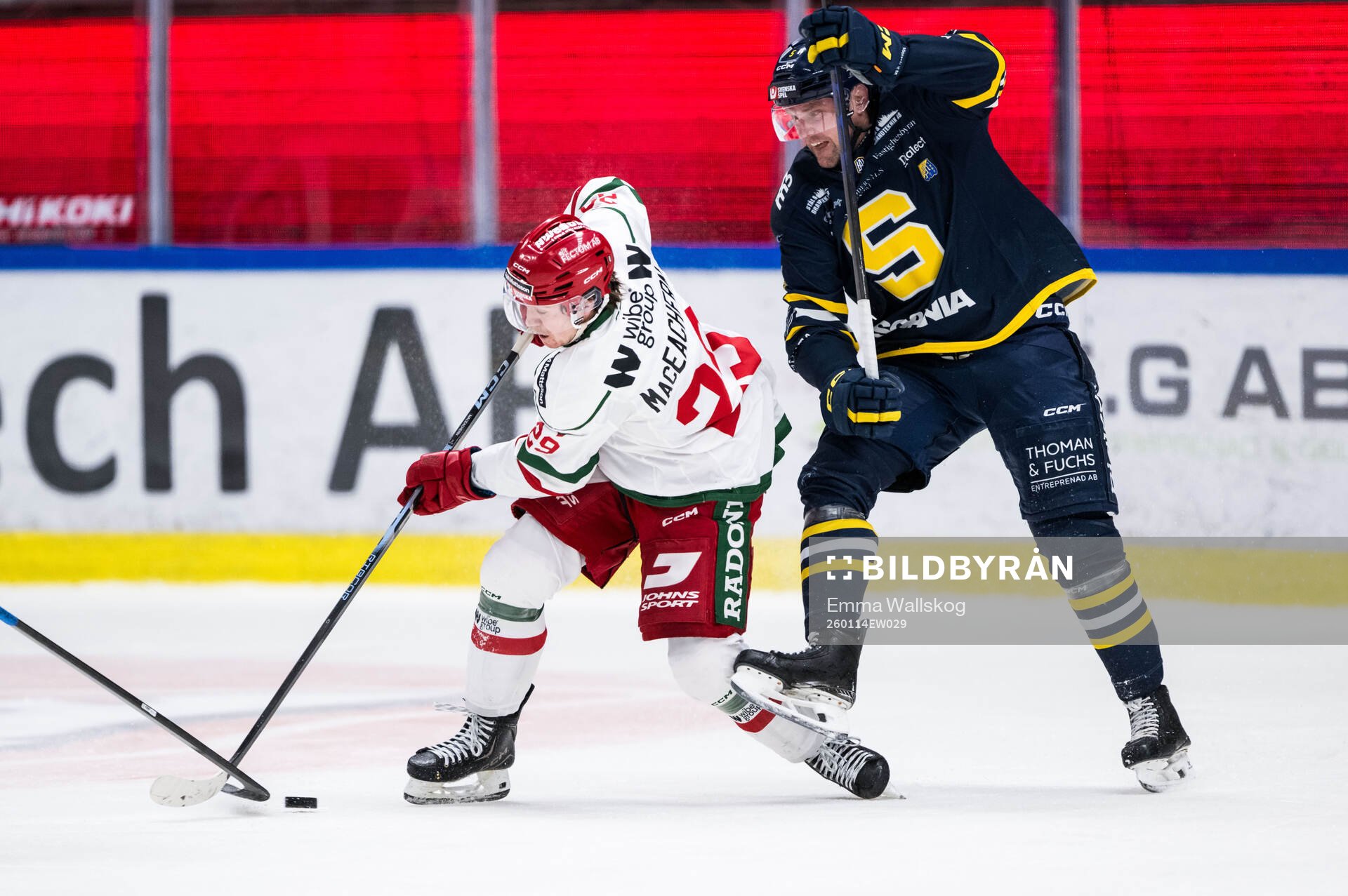 Moras Connor Maceachern och Södertäljes Jonas Ahnelöv