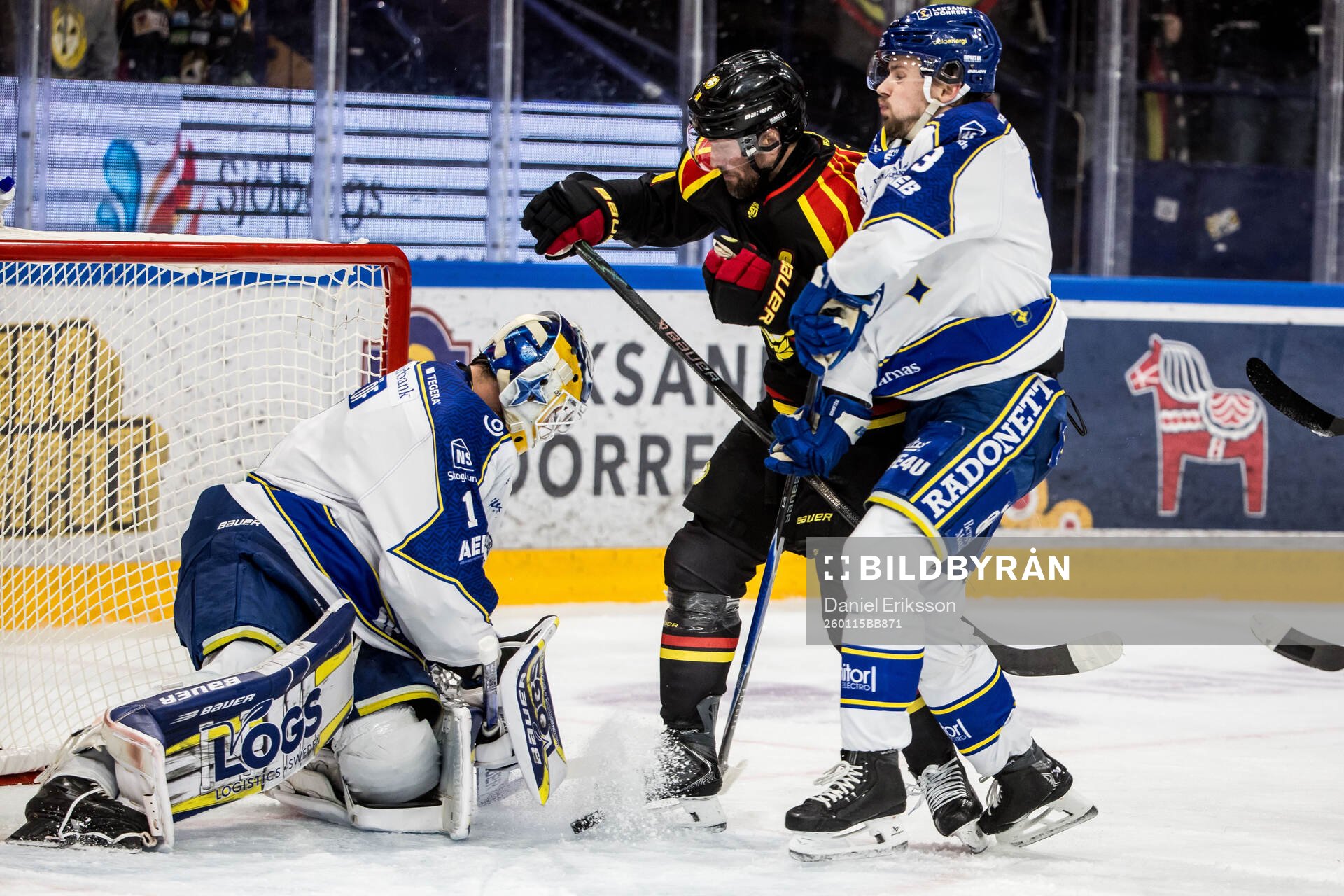 Leksands målvakt Marcus Gidlöf och Brynäs Johan Larsson