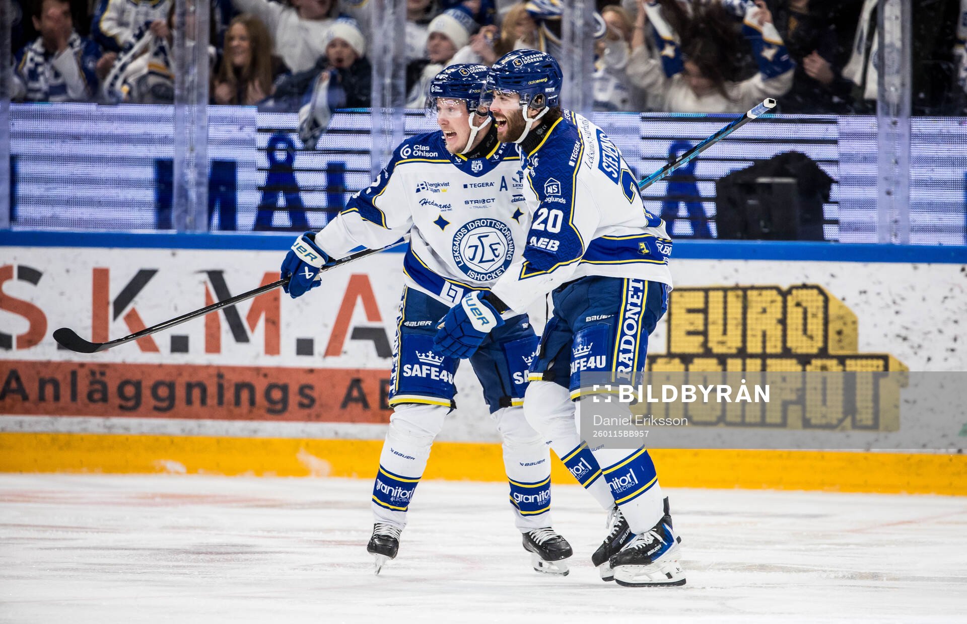 Leksands Kalle Östman och Nolan Stevens jublar