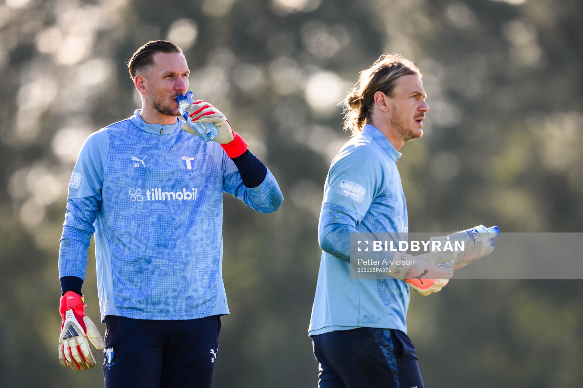 Målvakt Robin Olsen och målvakt Johan Dahlin