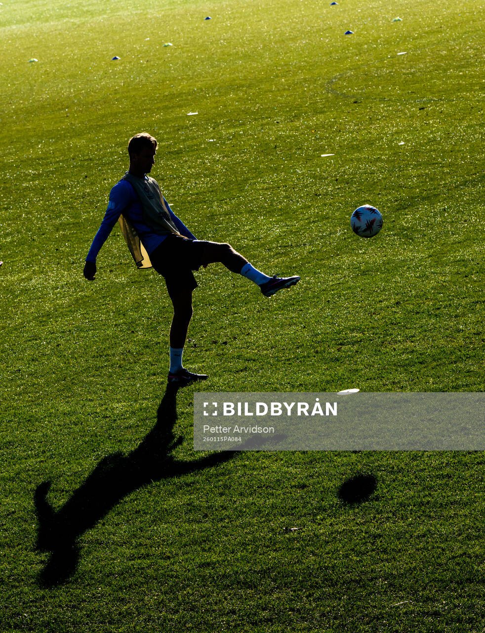 Erik Botheim trixar med bollen