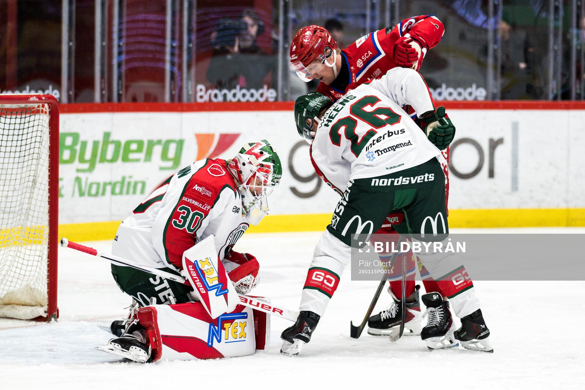 Timrås Sebastian Hartmann, Frölundas målvakt Tobias
