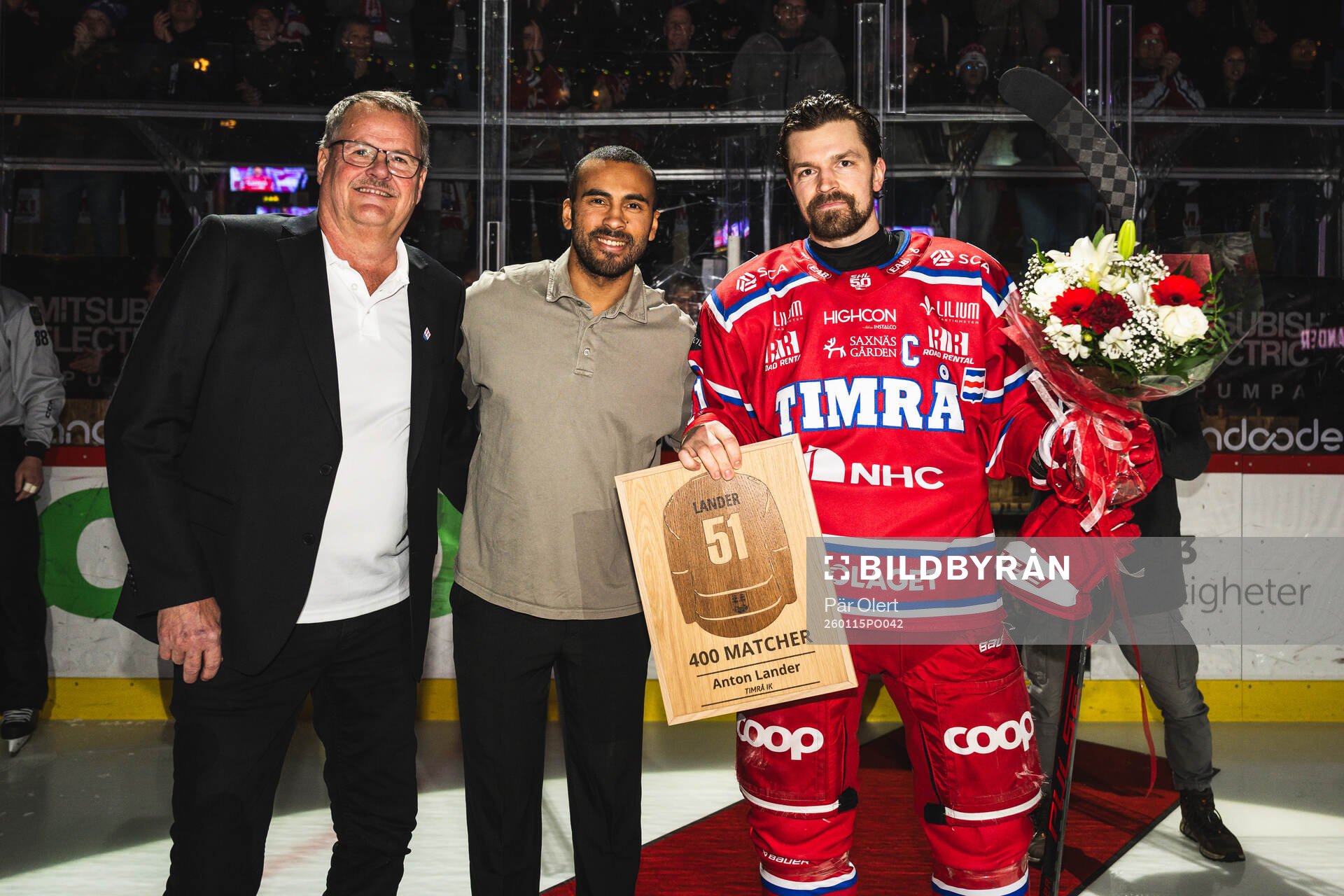 Timrås Anton Lander hyllas bredvid Jeremy Boys Rotevall