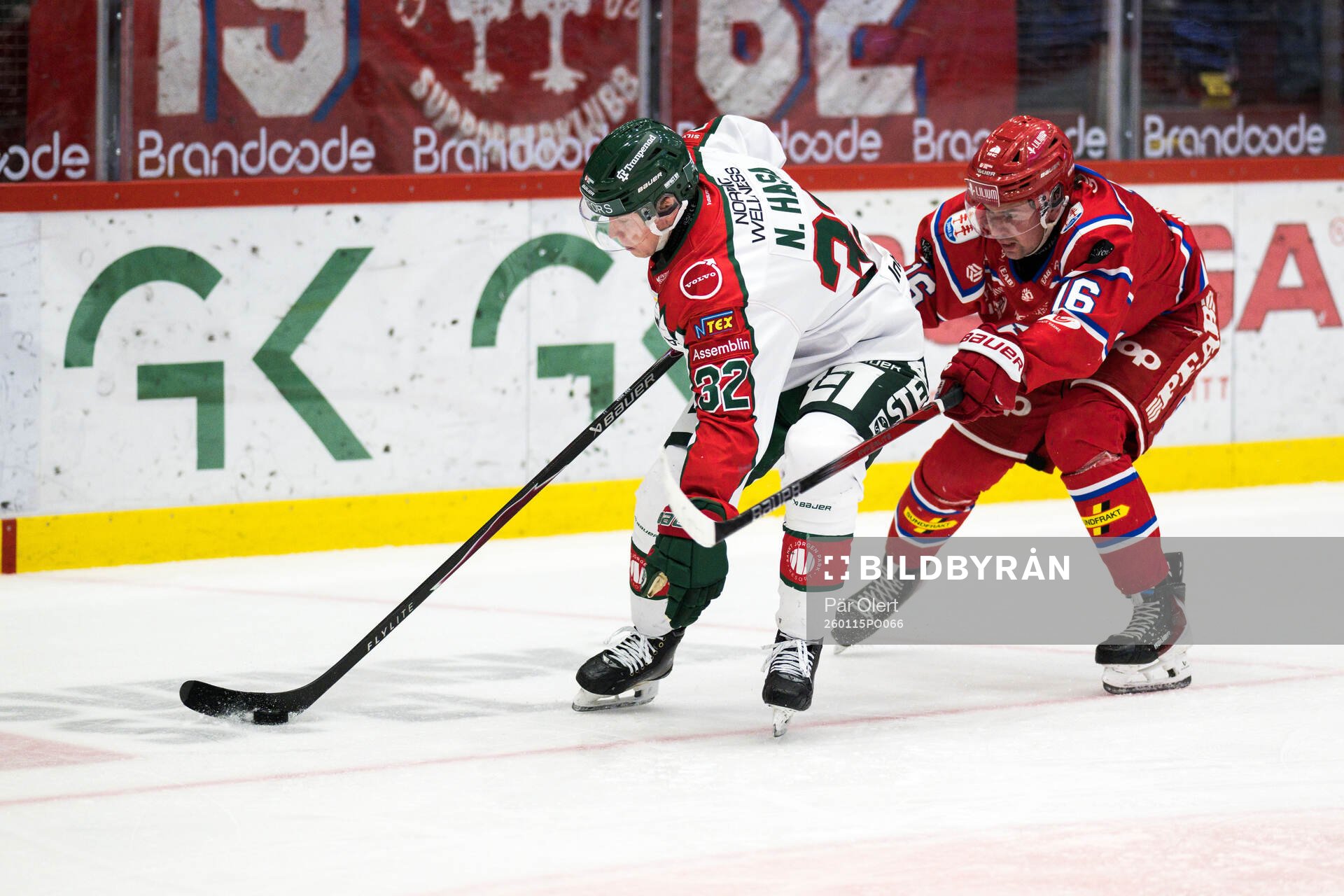 Frölundas Noah Hasa och Timrås Lukas Pilö