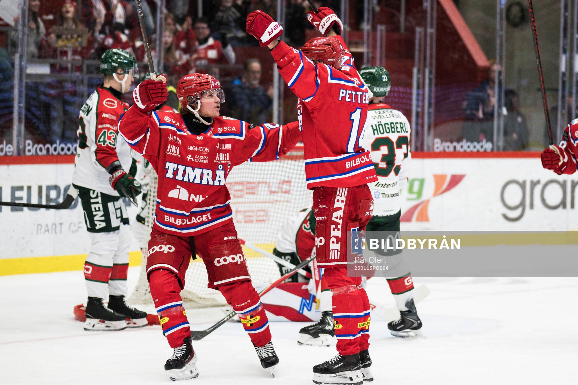 Timrås Emil Pettersson jublar med Anton Heikkinen