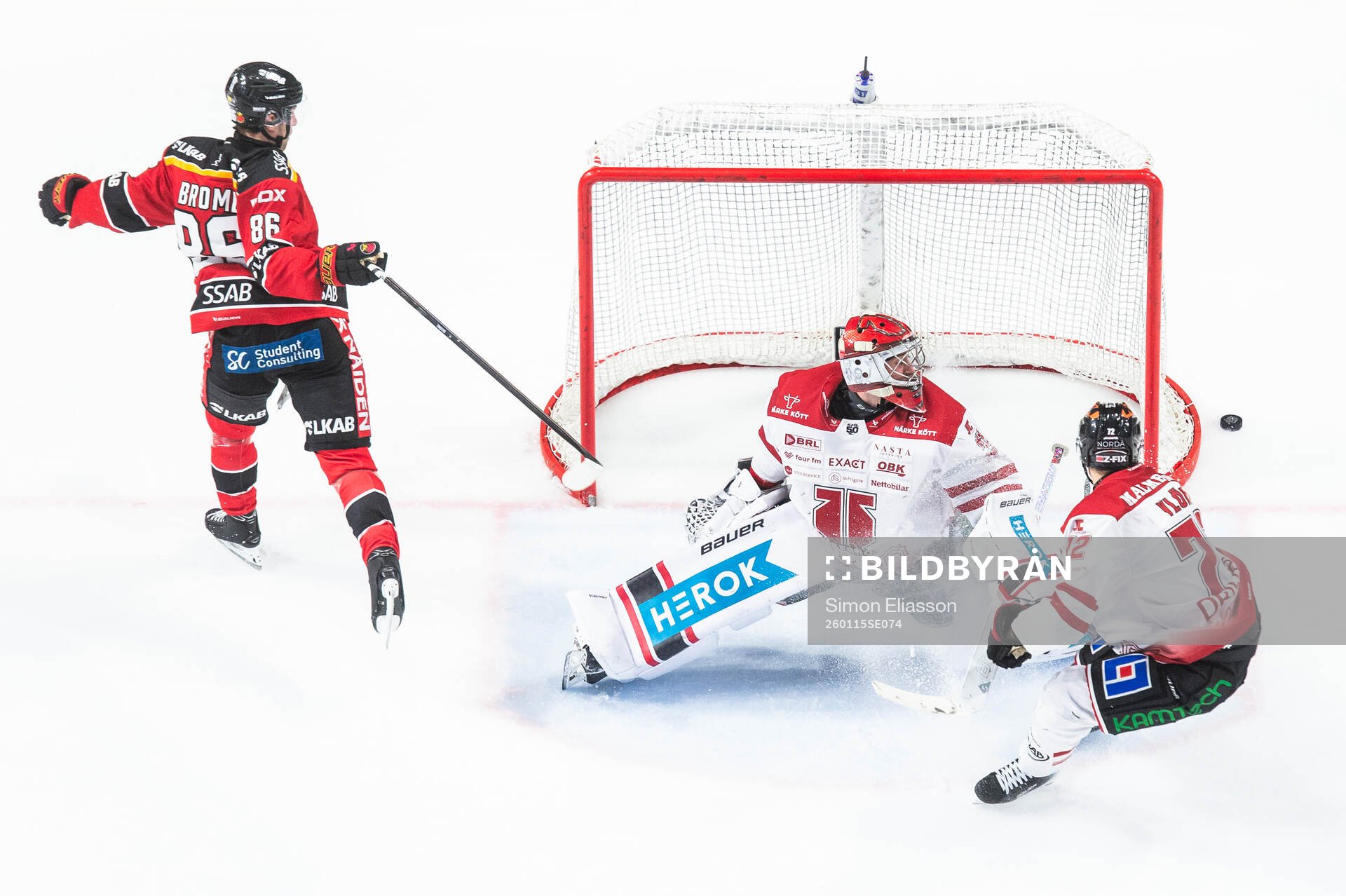 Luleås Mathias Bromé och Örebros målvakt Jonas Arntzen