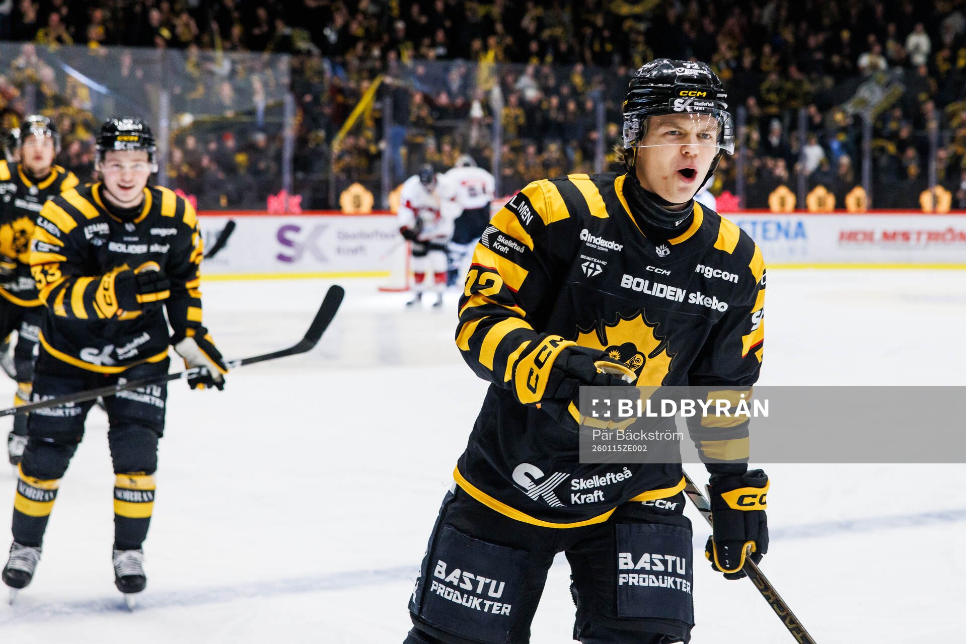 Skellefteås Oskar Vuollet jublar