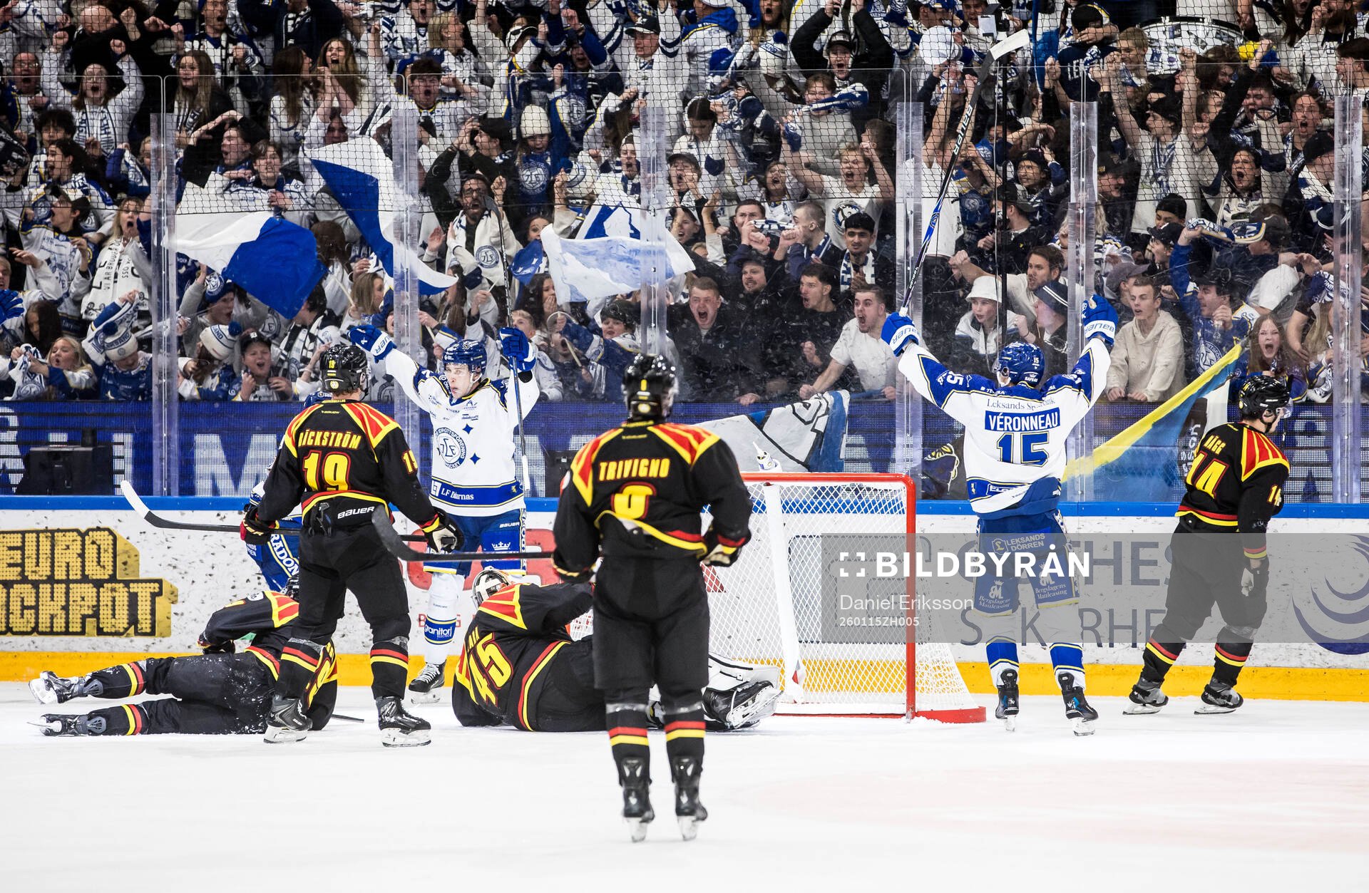 Leksands Lukas Vejdemo jublar