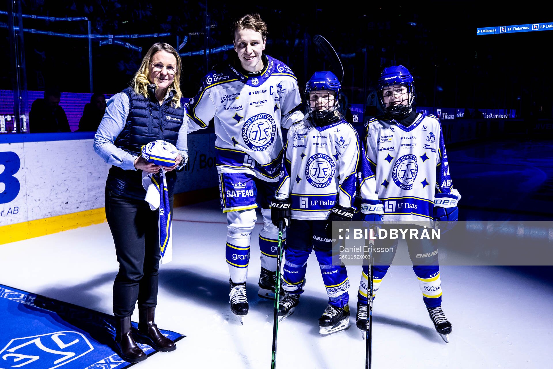 Leksands Lukas Vejdemo med kvällens matchvärd