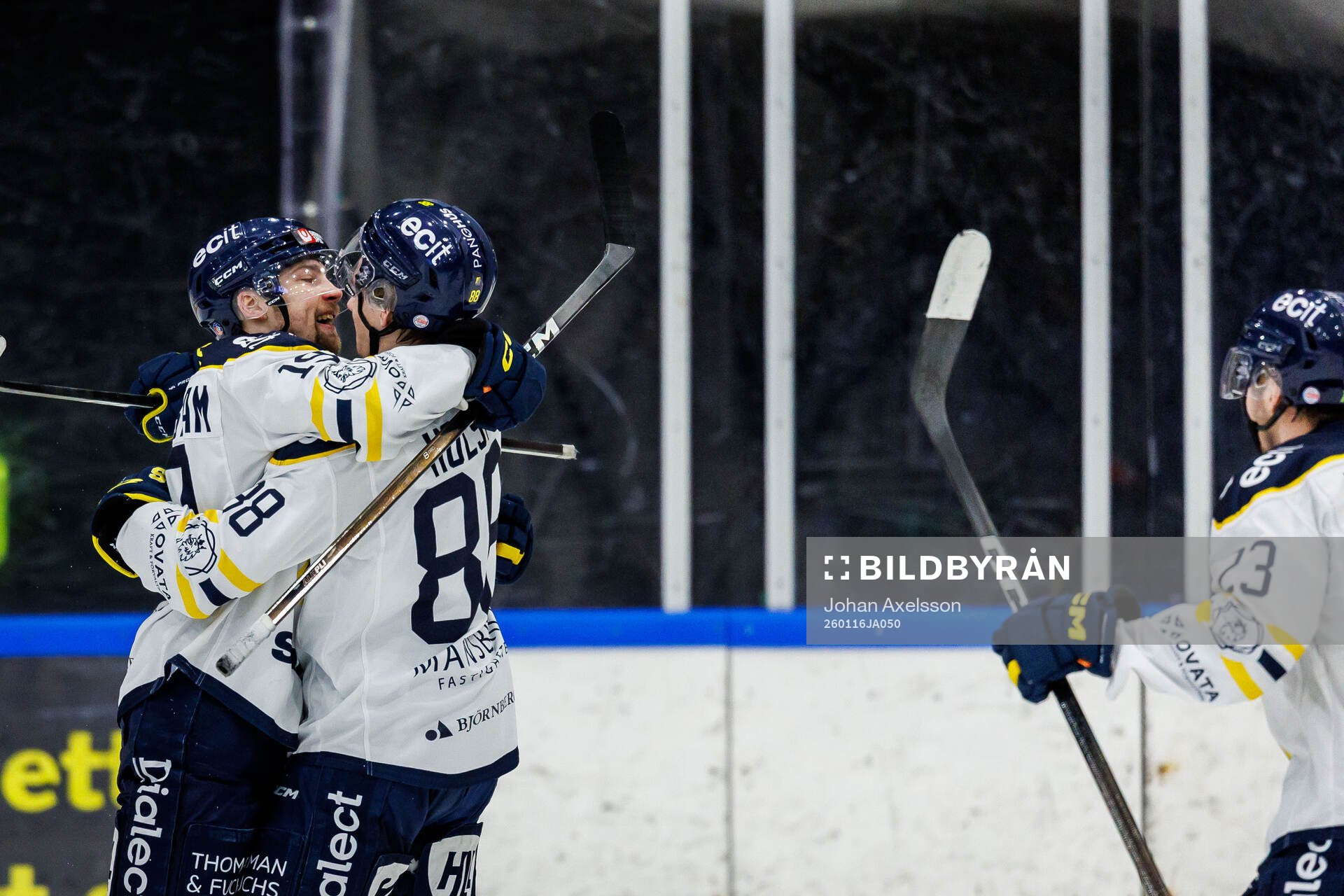 Södertäljes Hampus Harlestam och Filip Holst jublar