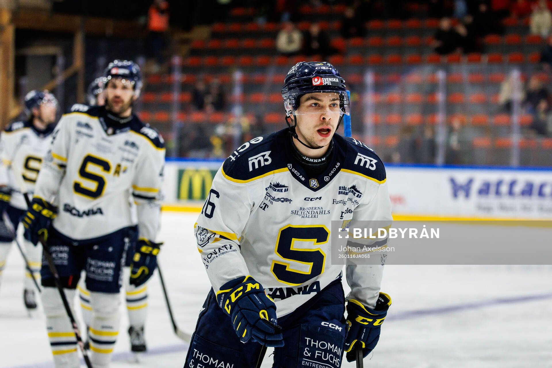Södertäljes Filip Engarås jublar