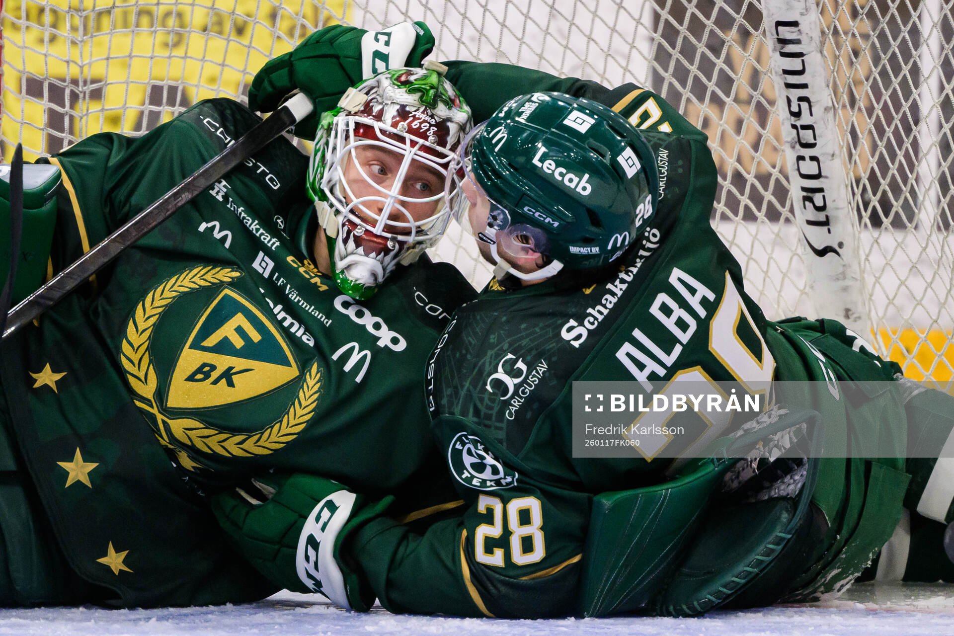 Färjestads målvakt Emil Larmi och Emil Alba