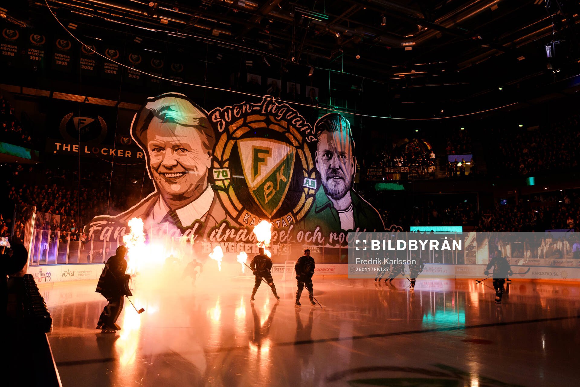Tifo med bild på Sven-Erik Magnusson och sonen Oscar