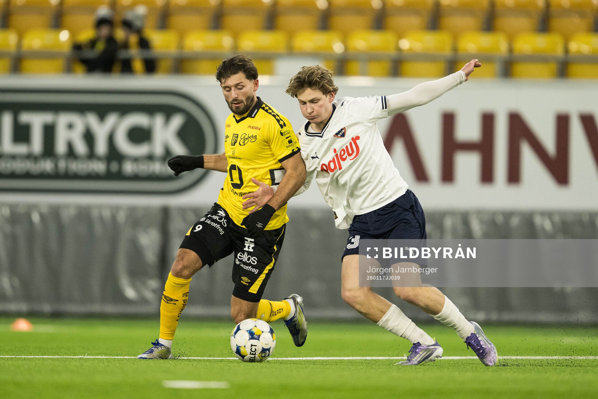 Elfsborgs Arber Zeneli och B.93s M Bering