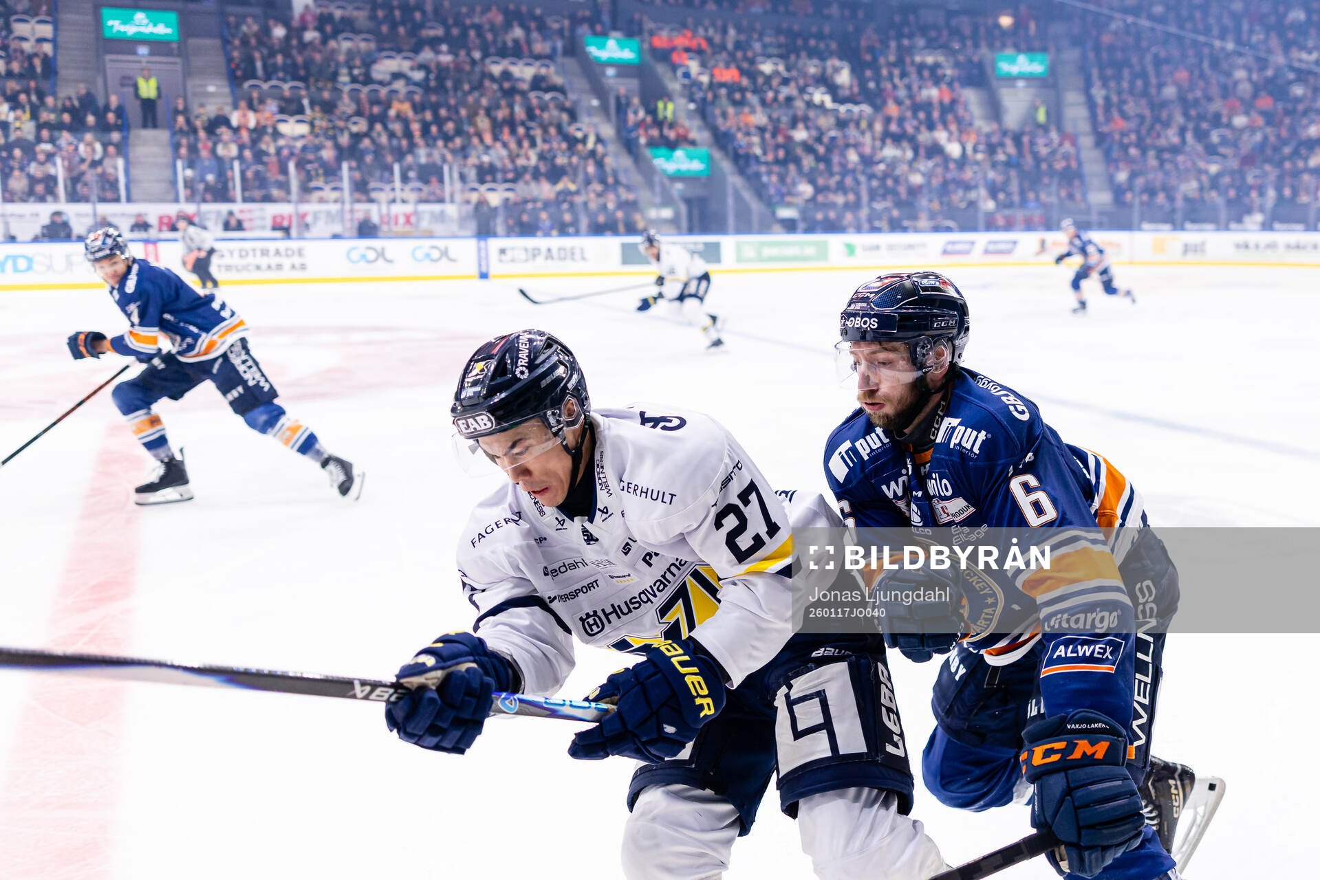 HV71s Jonathan Ang och Växjös Petter Granberg