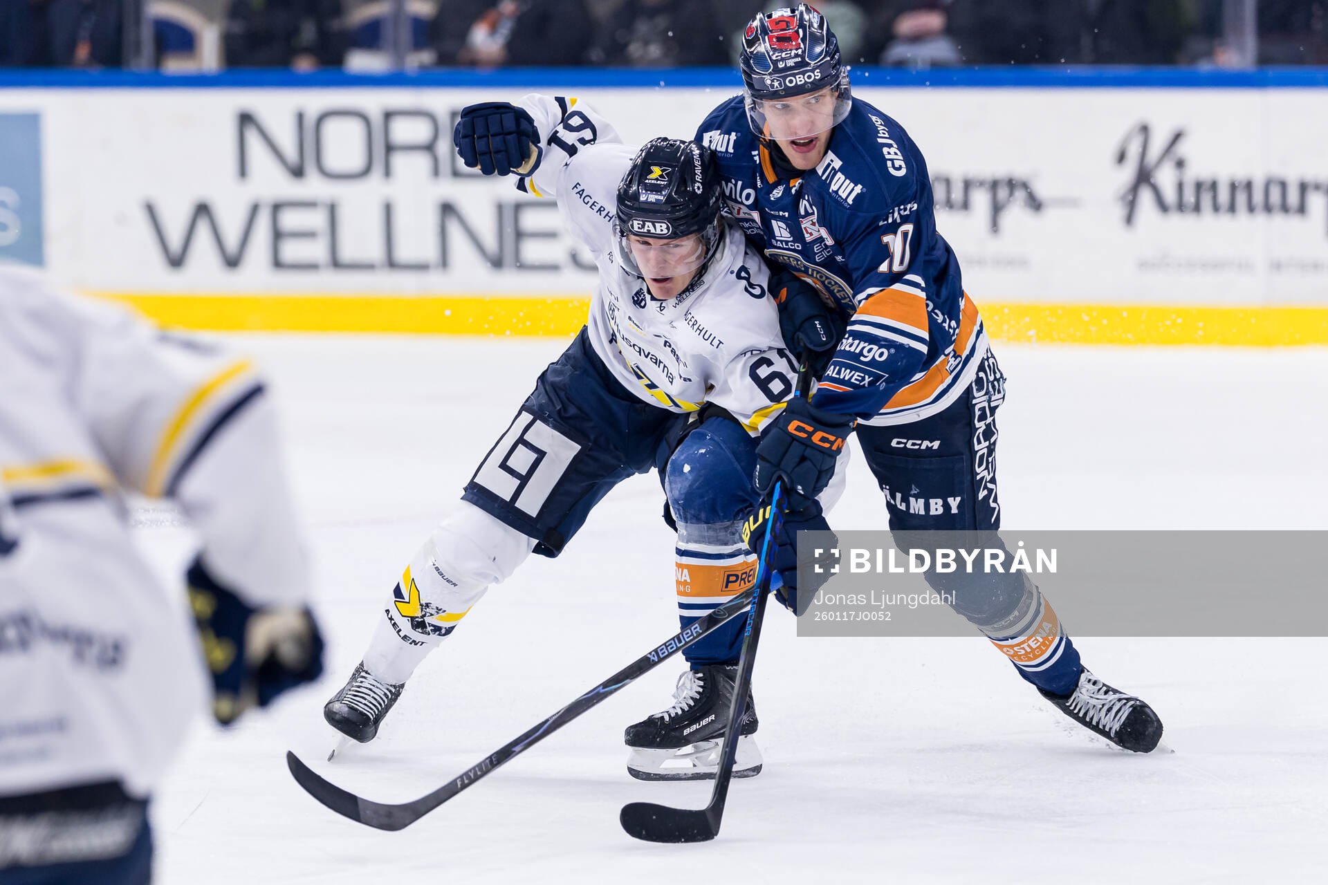 HV71s Axel Rindell och Växjös Eemeli Suomi