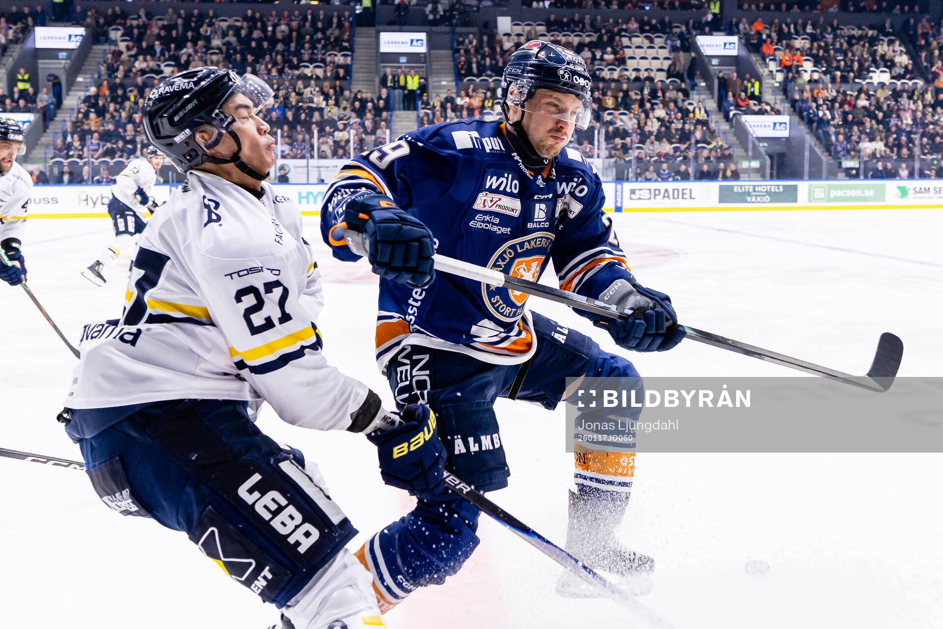 HV71s Jonathan Ang och Växjös Sebastian Strandberg
