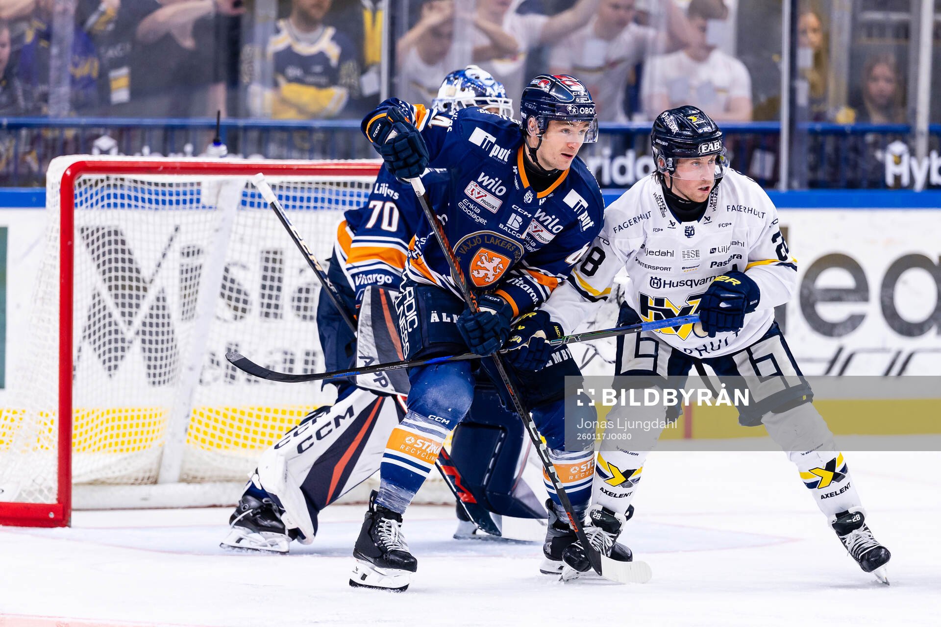 Växjös Keegan Lowe och HV71s Justin Glenn Kloos