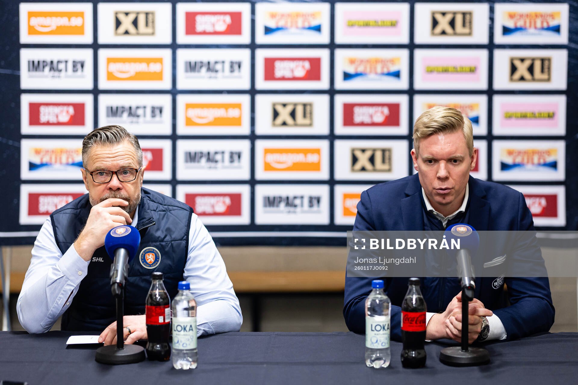 Växjös assisterande tränare Fredrik Hellgren och HV71s
