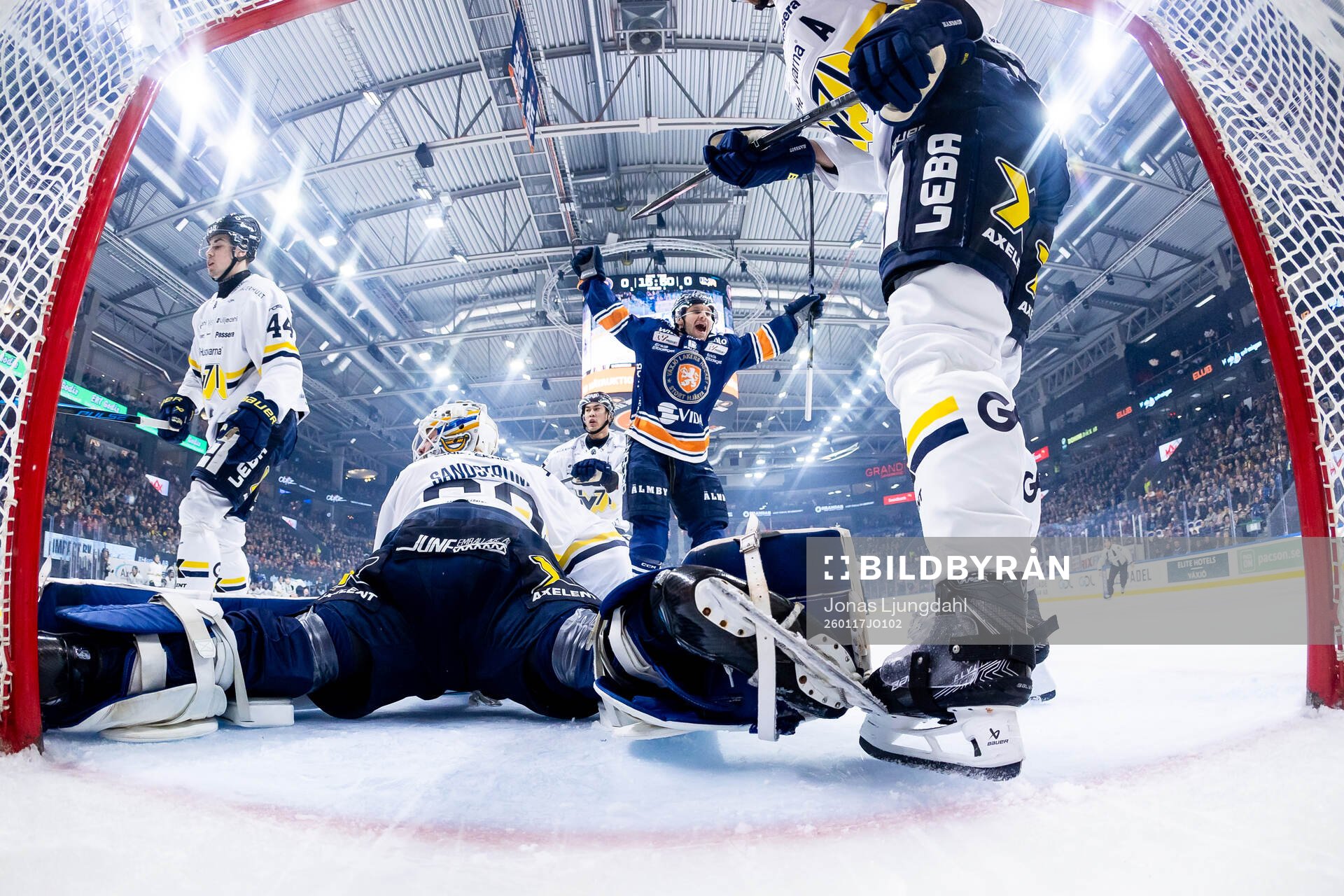 Växjös Sebastian Strandberg jublar