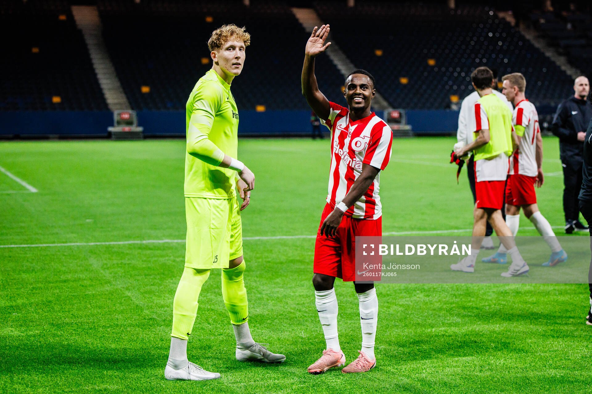 Degerfors målvakt Rasmus Forsell och Nahom Netabay jublar