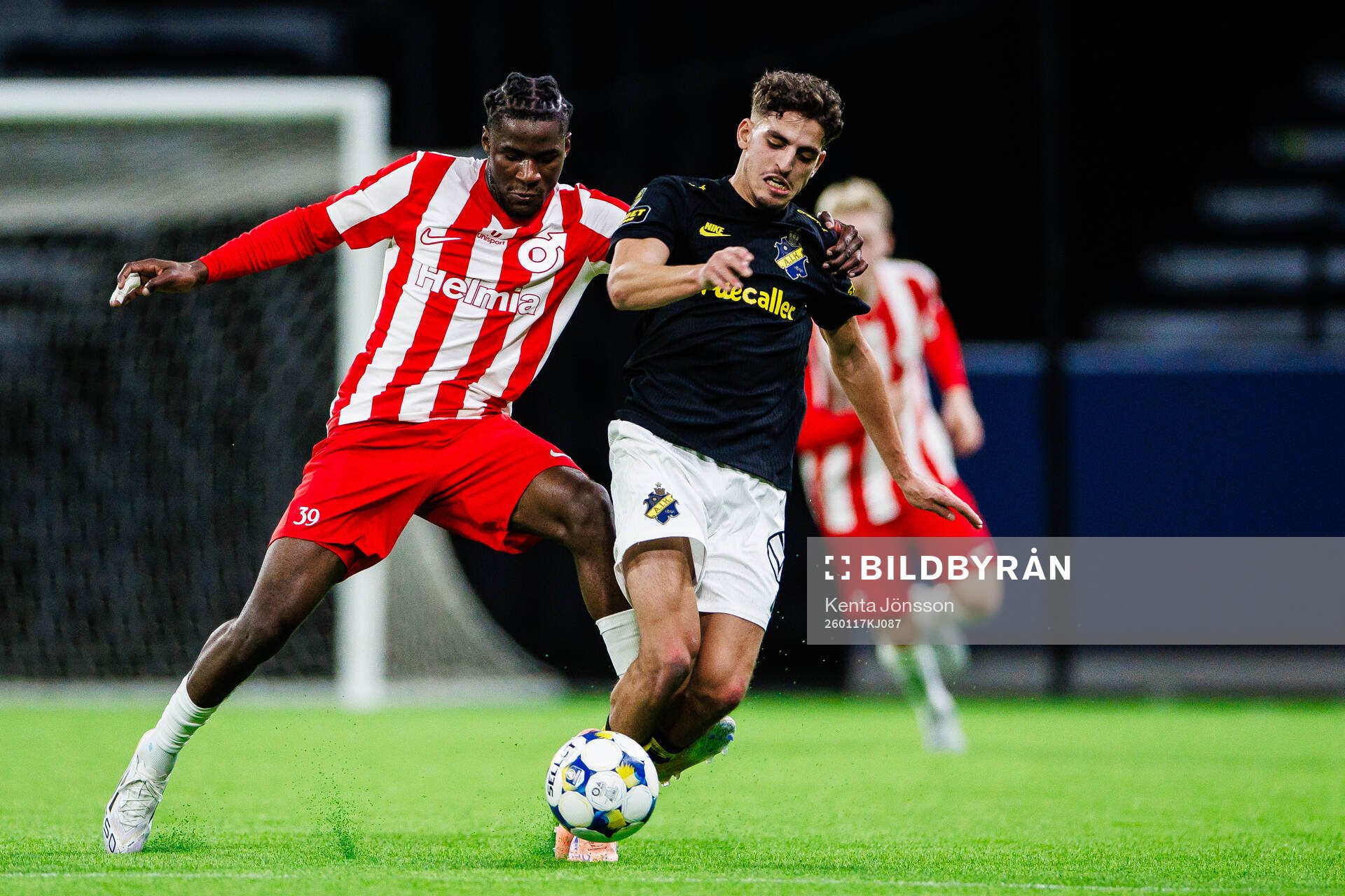 Degerfors Philippe Ndinga Ossiabadjouo och AIKs Taha Ayari