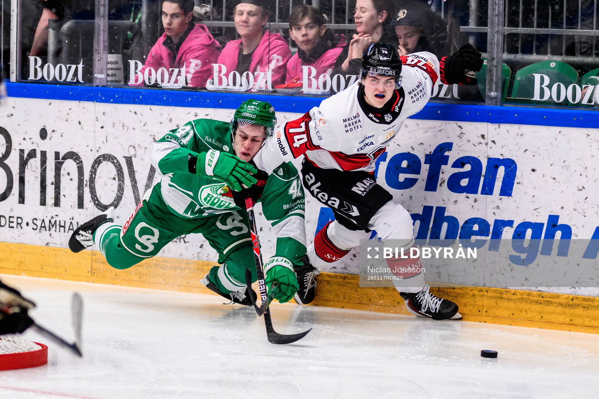 Rögles Simon Zether och Malmö Redhawks Felix Carell