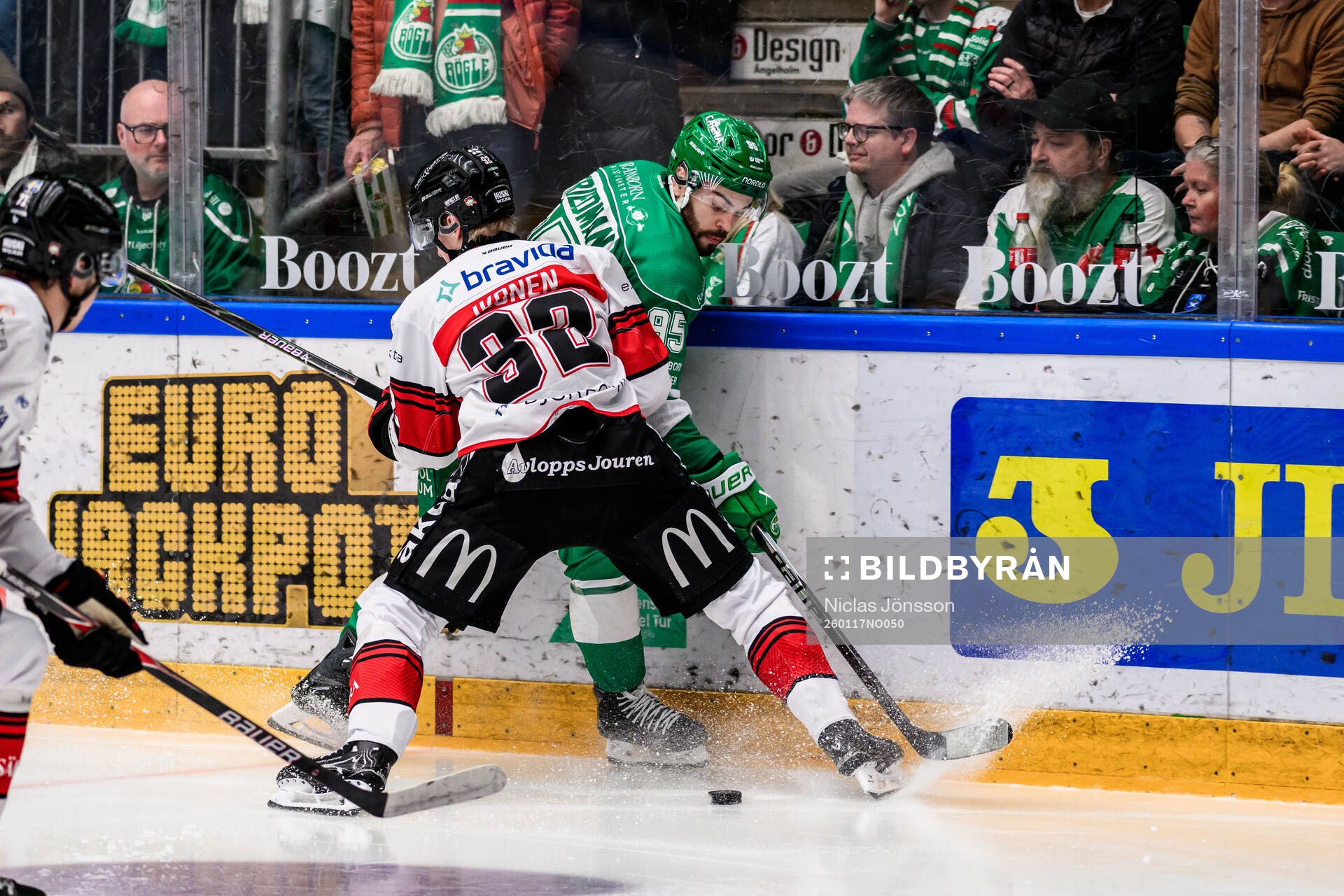 Malmö Redhawks Joona Ikonen och Rögles Mark Friedman