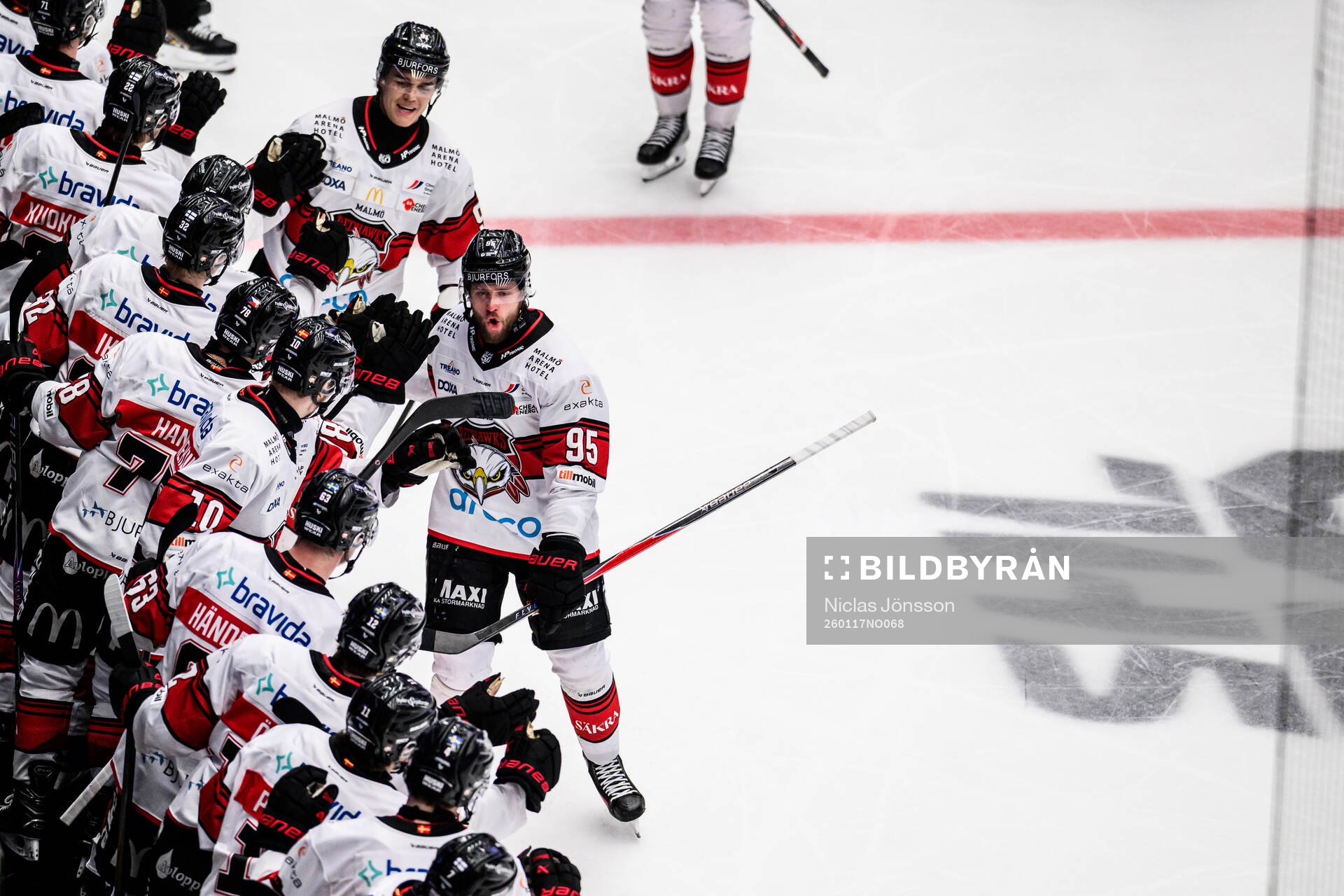 Malmö Redhawks Carl Persson jublar