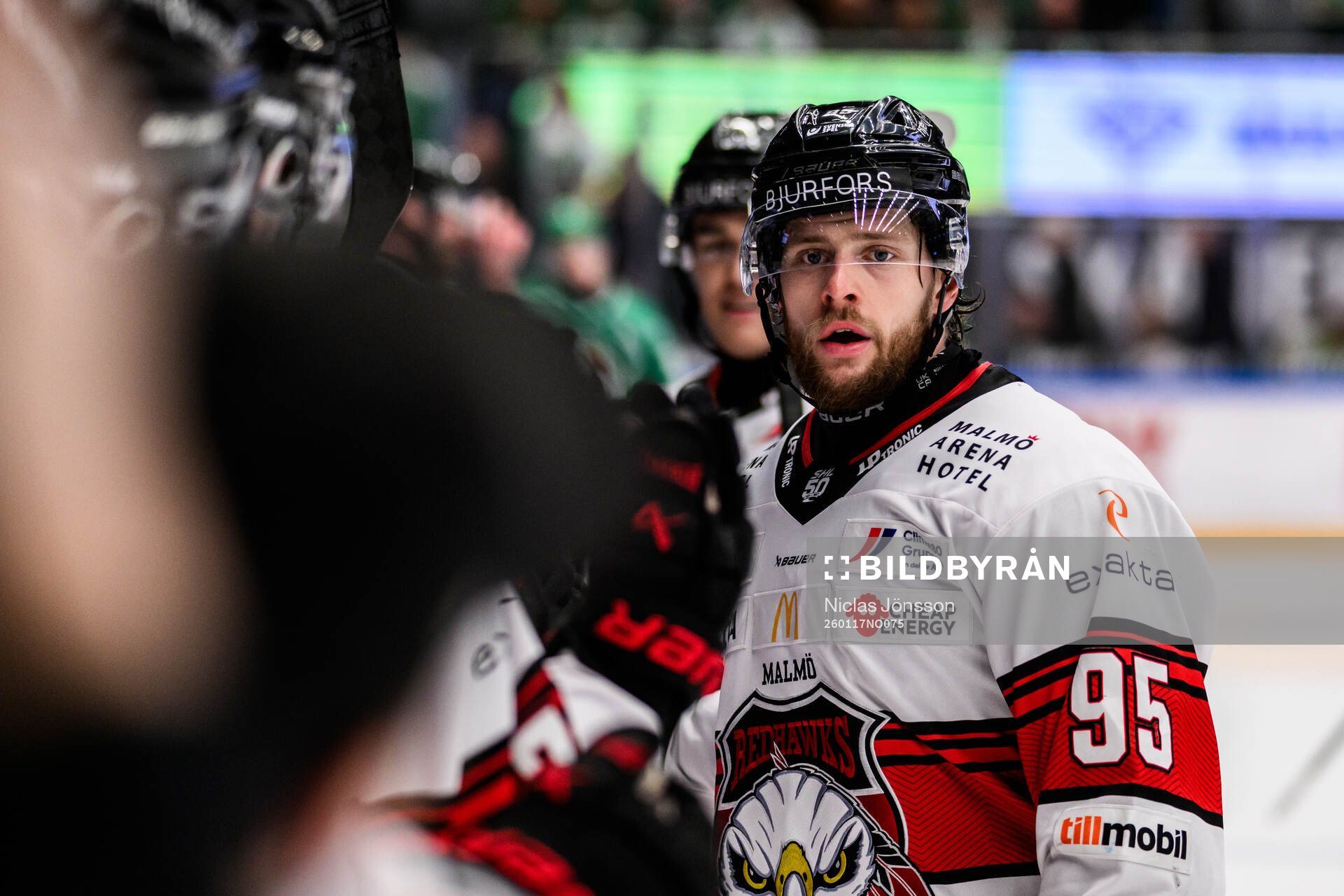 Malmö Redhawks Carl Persson jublar