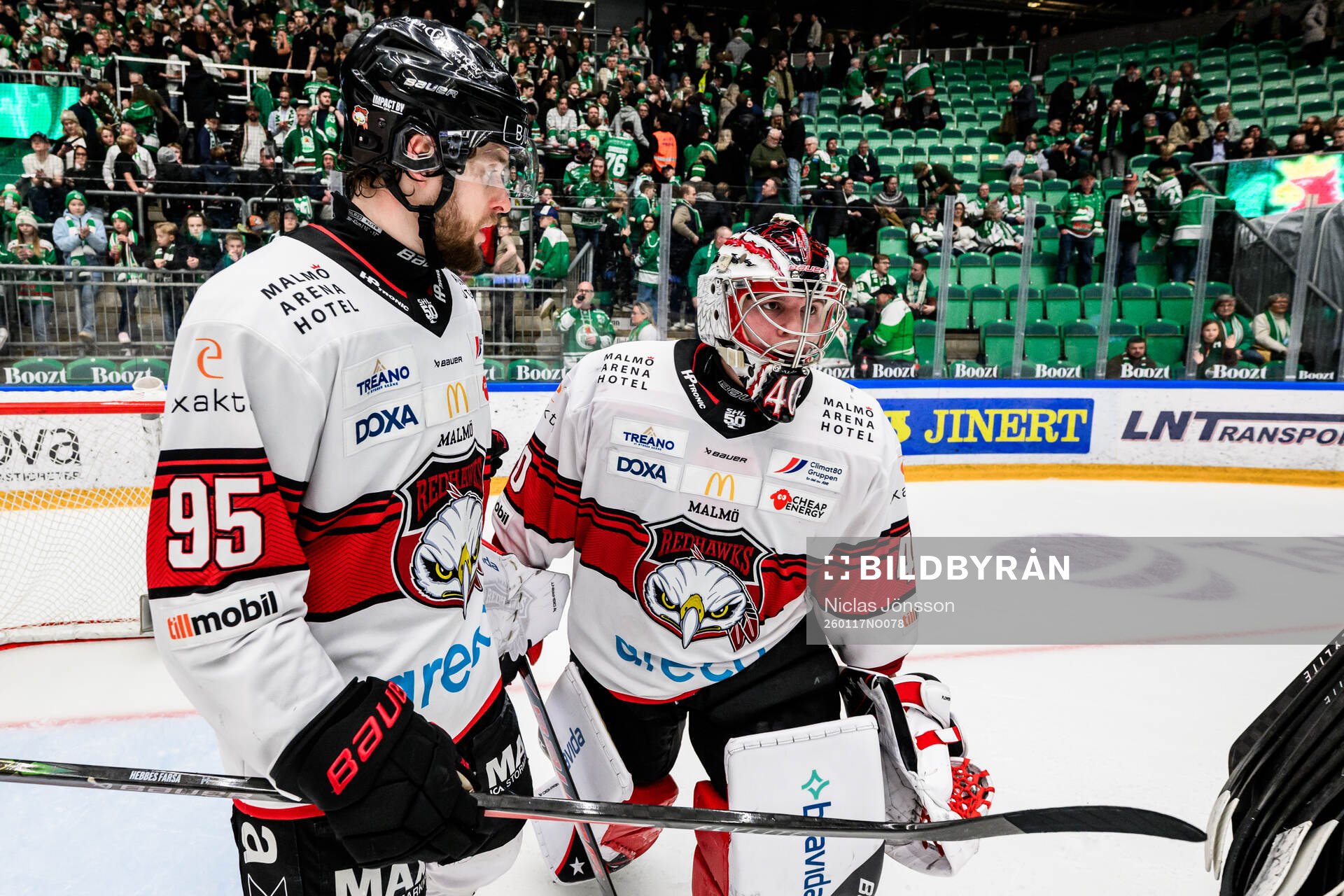 Malmö Redhawks Carl Persson och målvakt Oskar Blomgren