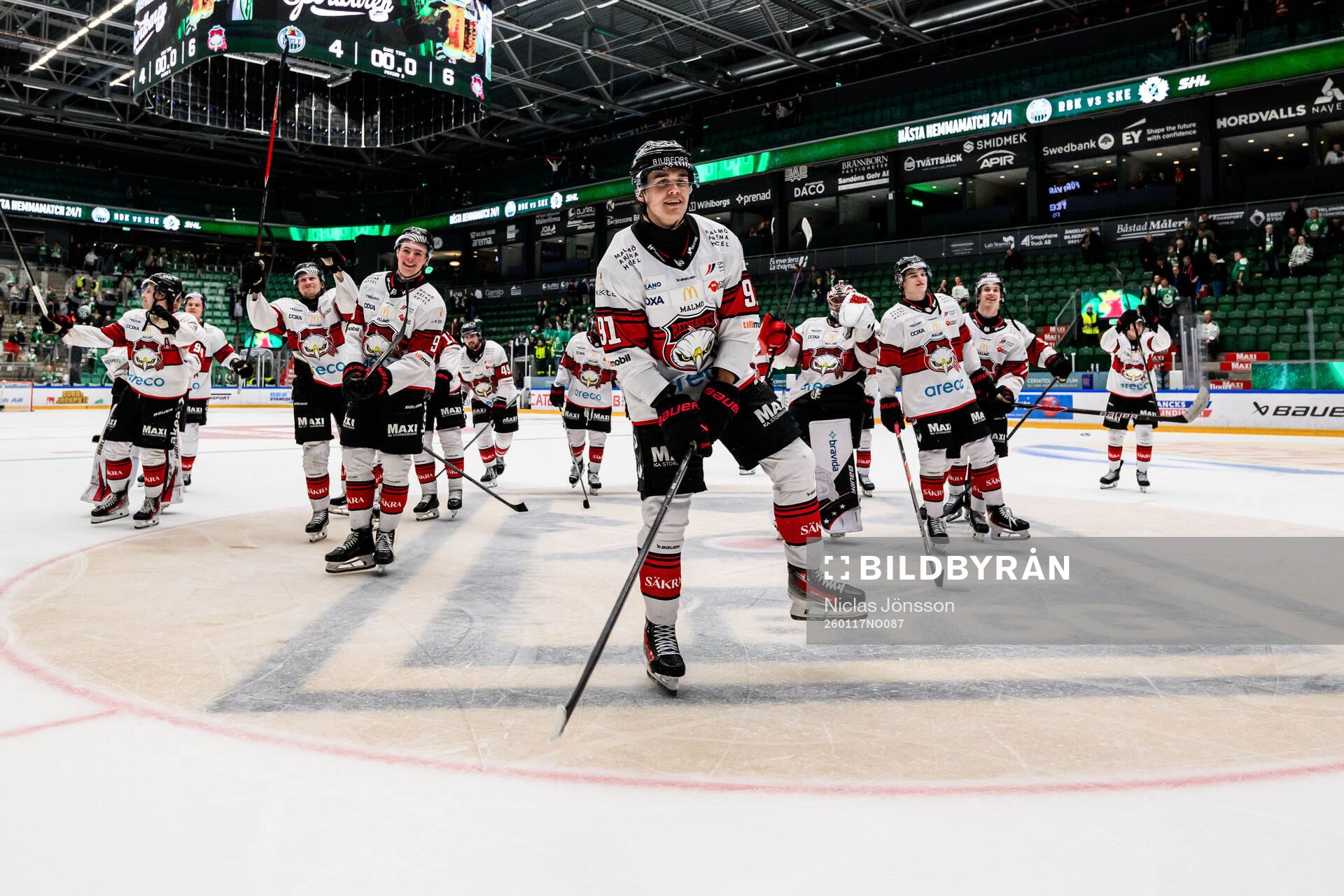 Malmö Redhawks Axel Sundberg jublar