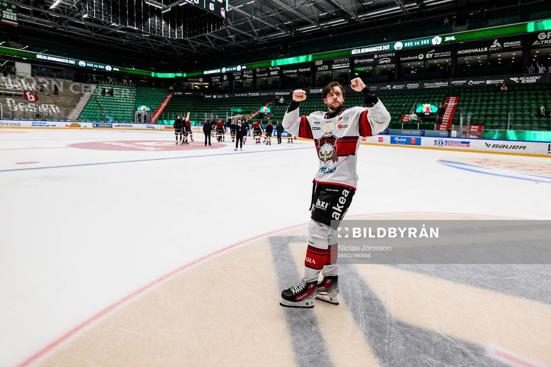 Malmö Redhawks Carl Persson jublar
