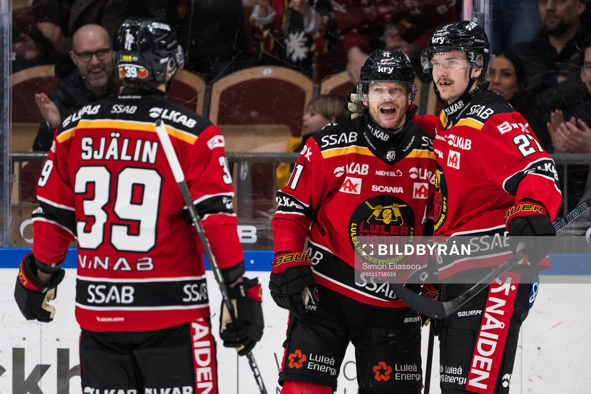 Luleås Brian O'Neill och Oskari Laaksonen jublar