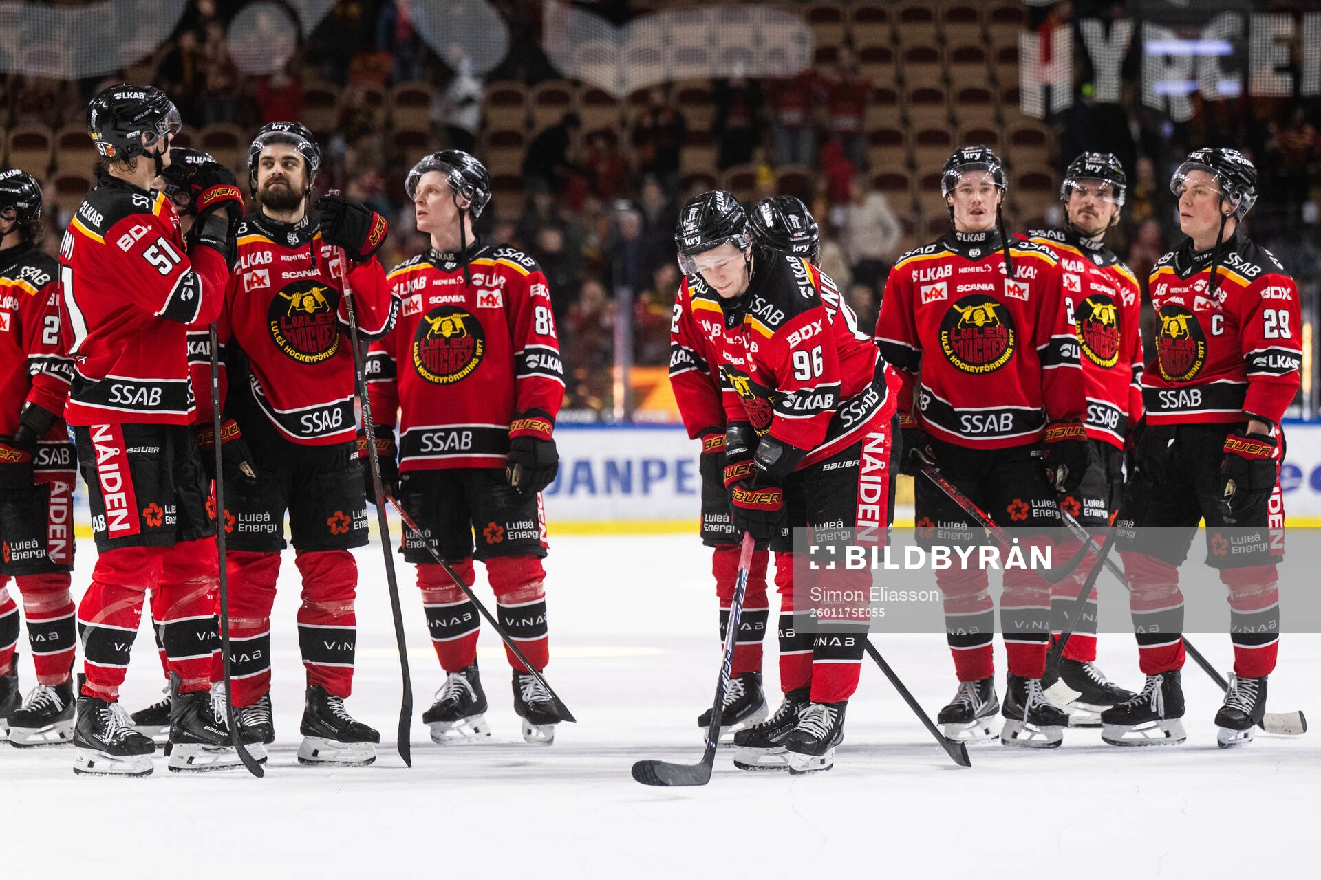 Luleås Pontus Andreasson jublar med lagkamrater