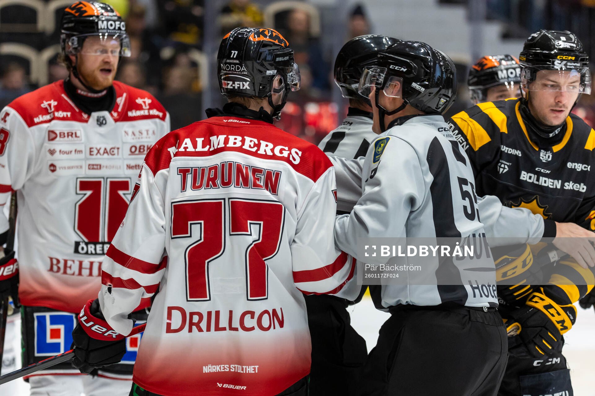 Örebros Teemu Turunen och Skellefteås Oliver Okuliar
