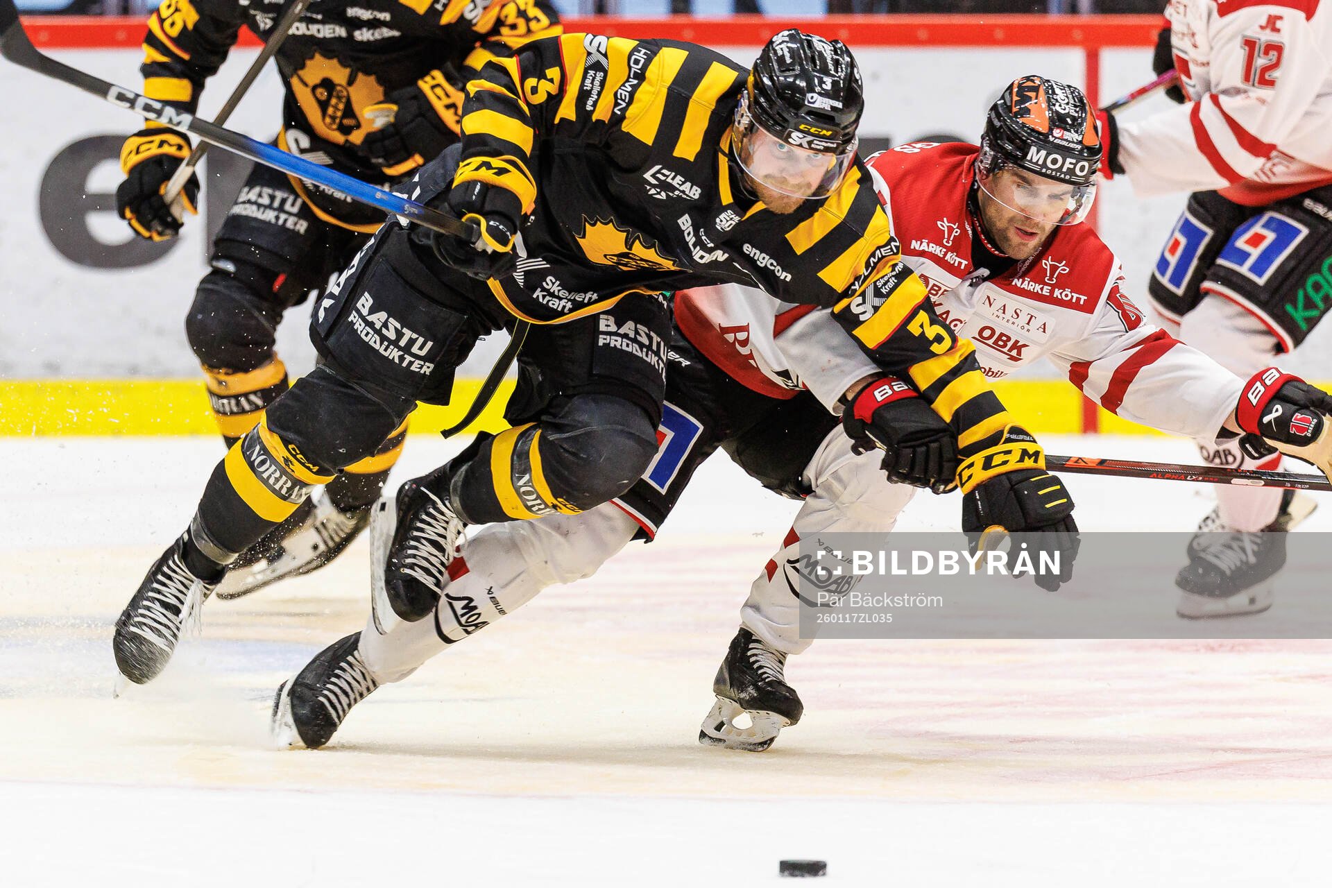 Skellefteås Viktor Grahn och Örebros Kalle Miketinac