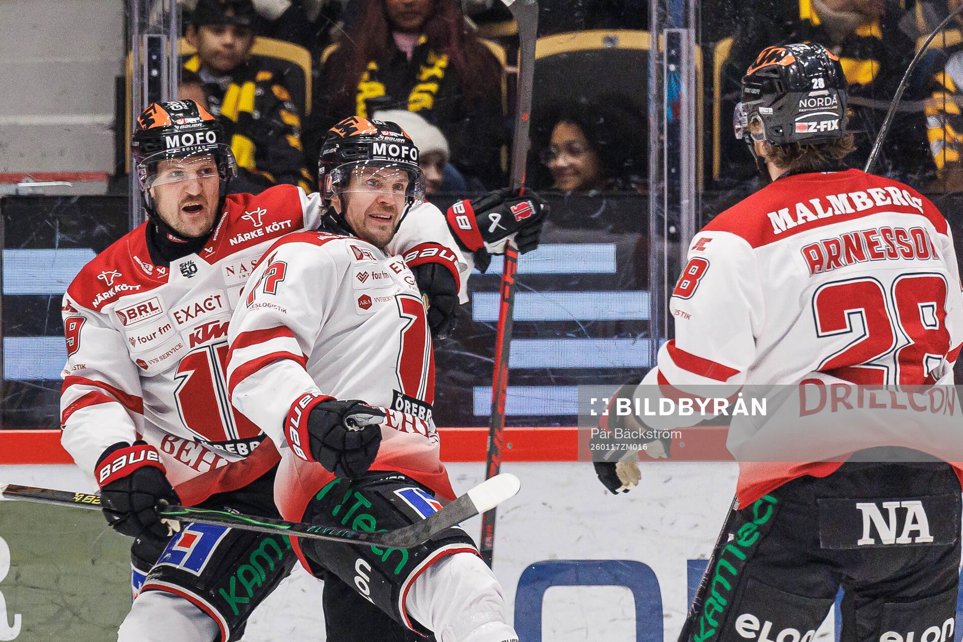 Örebros Patrik Karlkvist och Teemu Turunen jublar