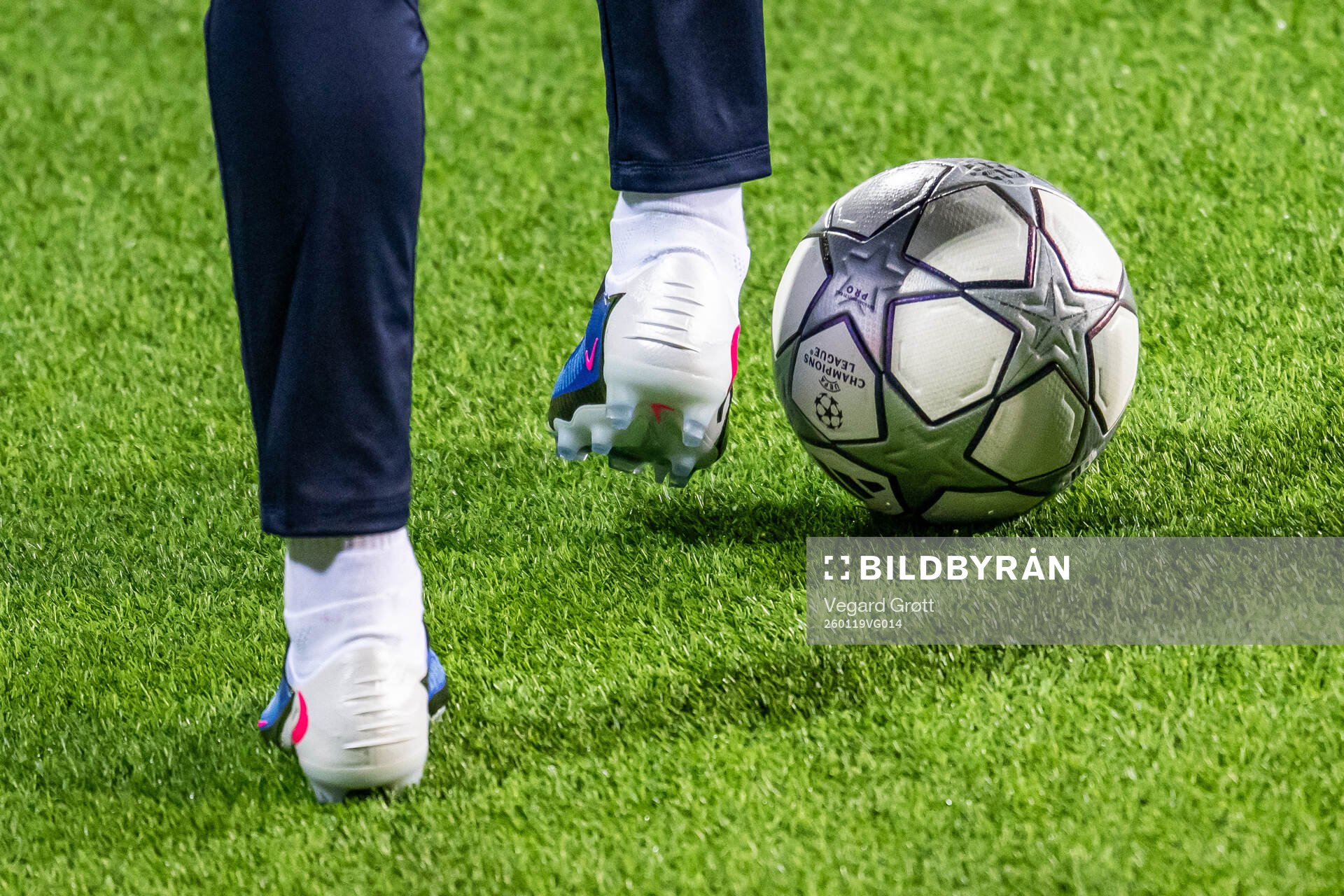 The official matchball
