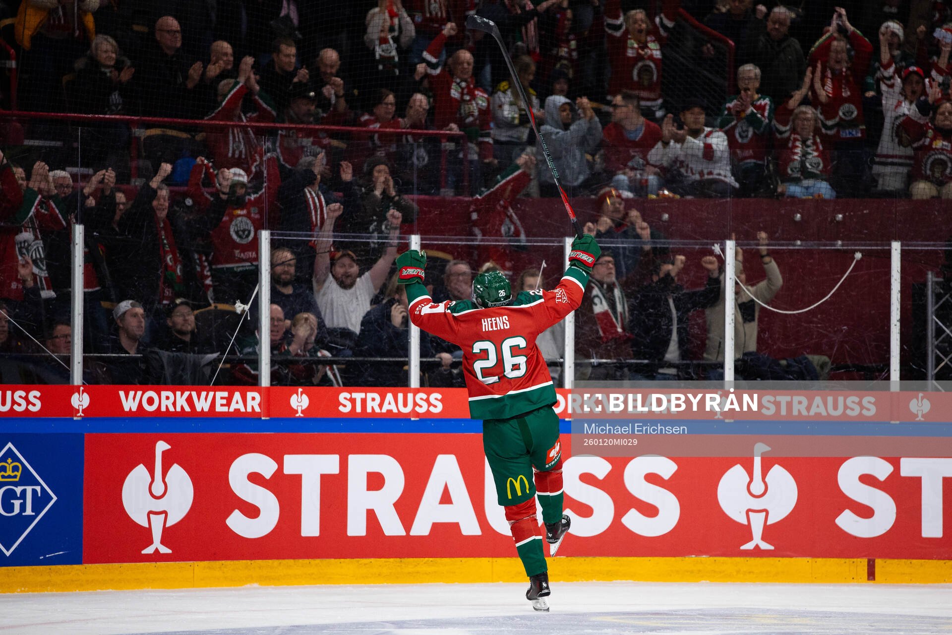 Isac Heens of Frölunda celebrates