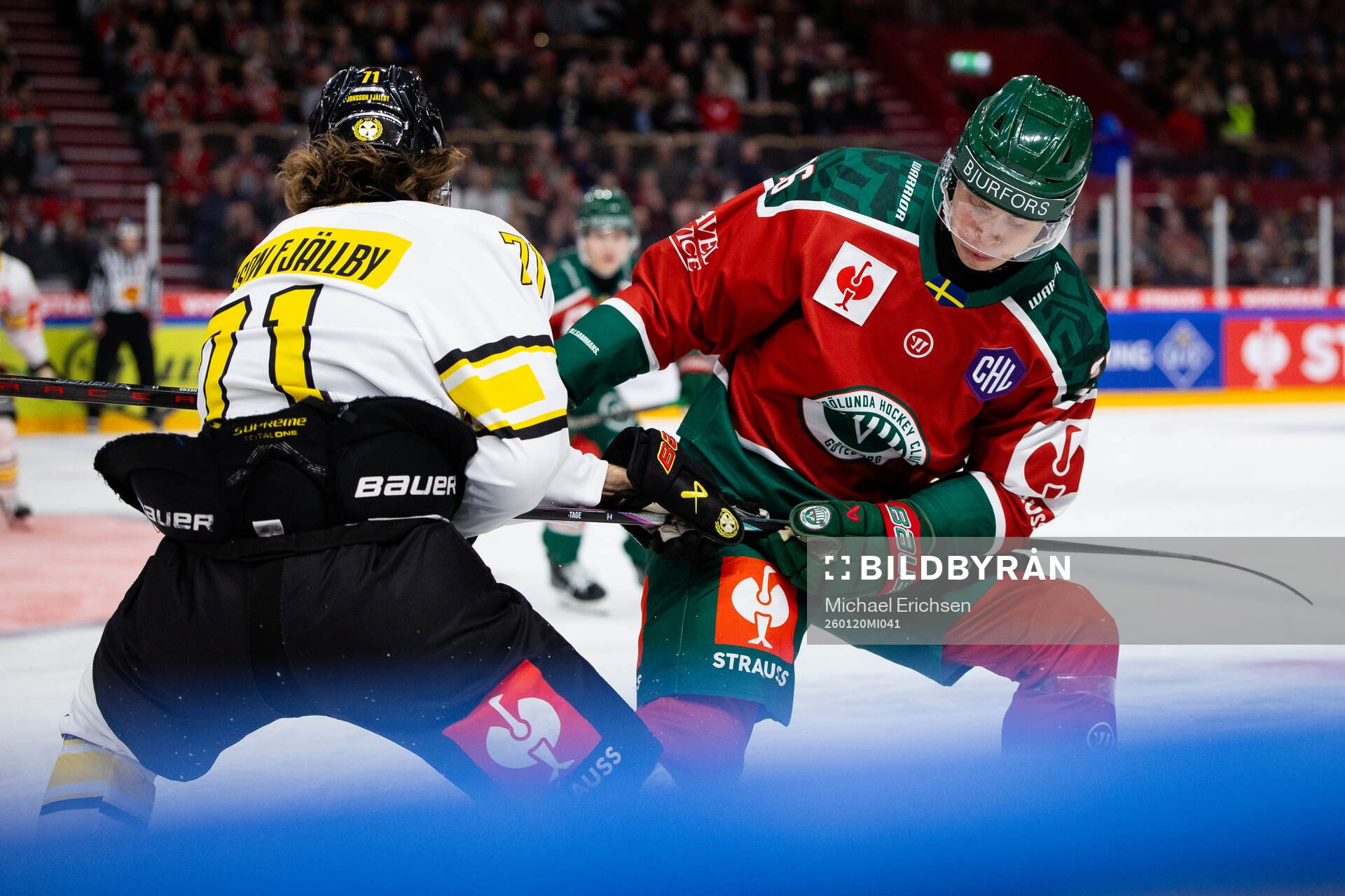 Axel Jonsson-Fjällby of Brynäs and Isac Heens of Frölunda