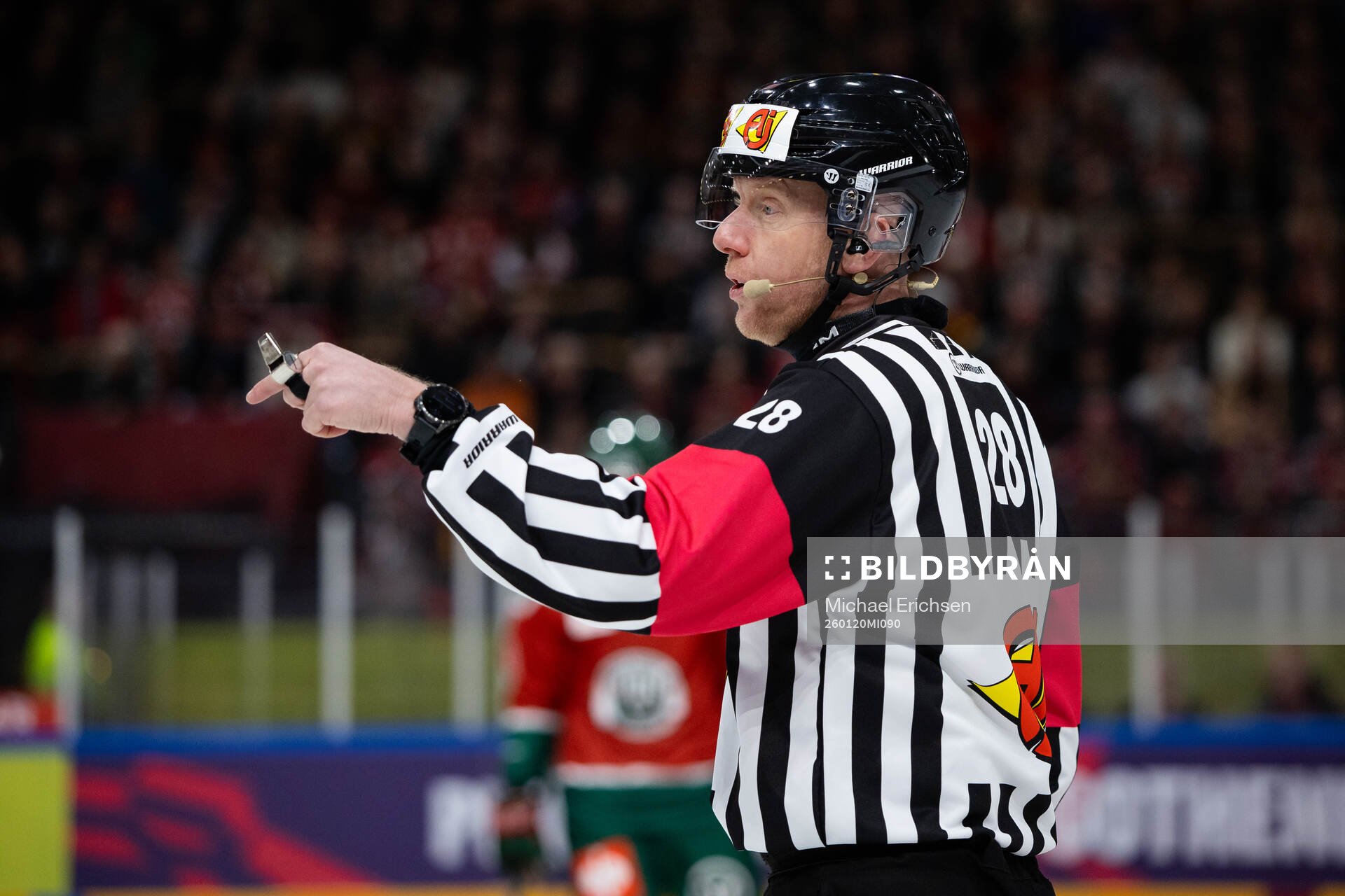 Referee Mikael Holm