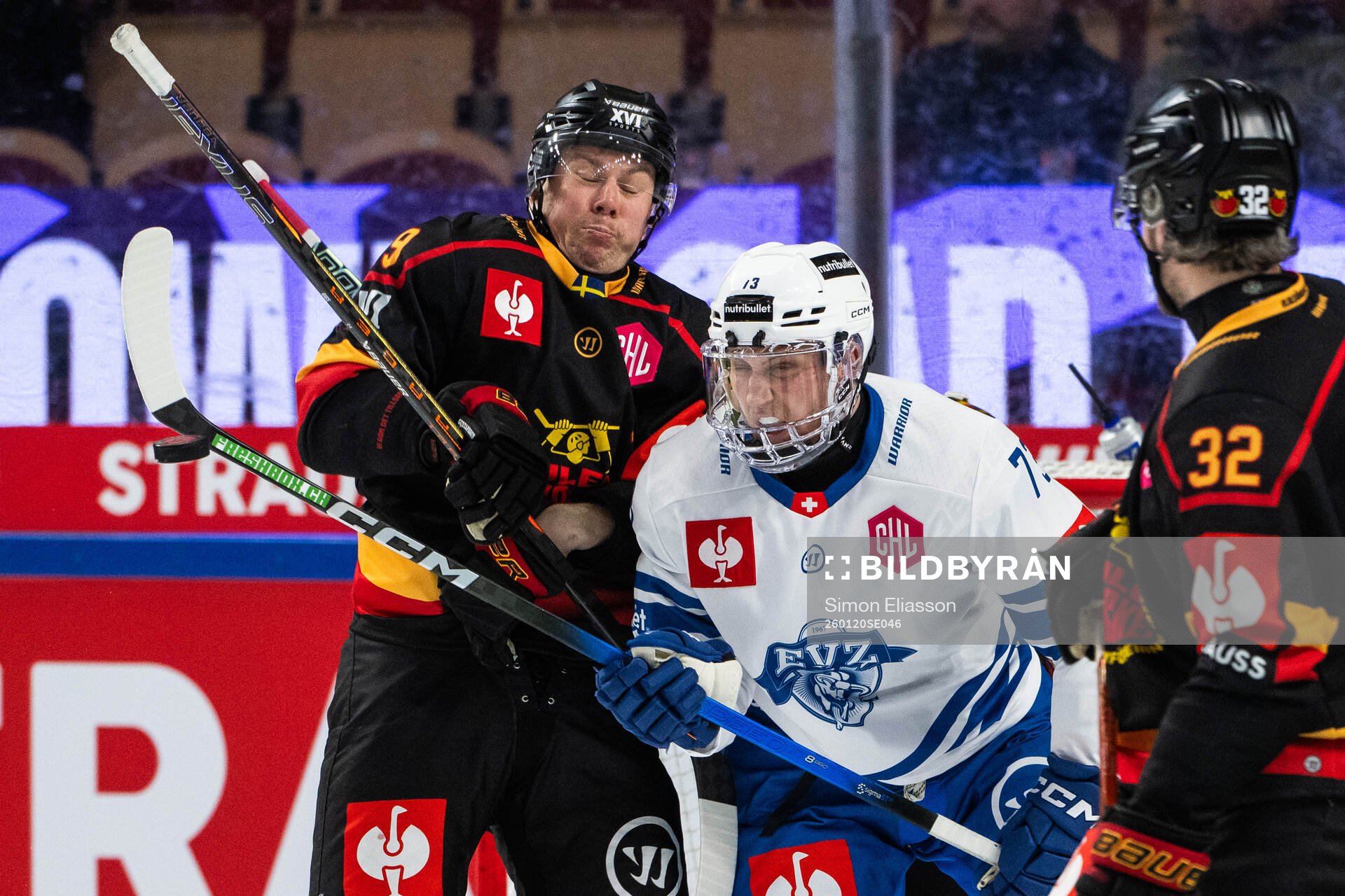 Erik Gustafsson of Luleå and Mike Kunzle of EV Zug