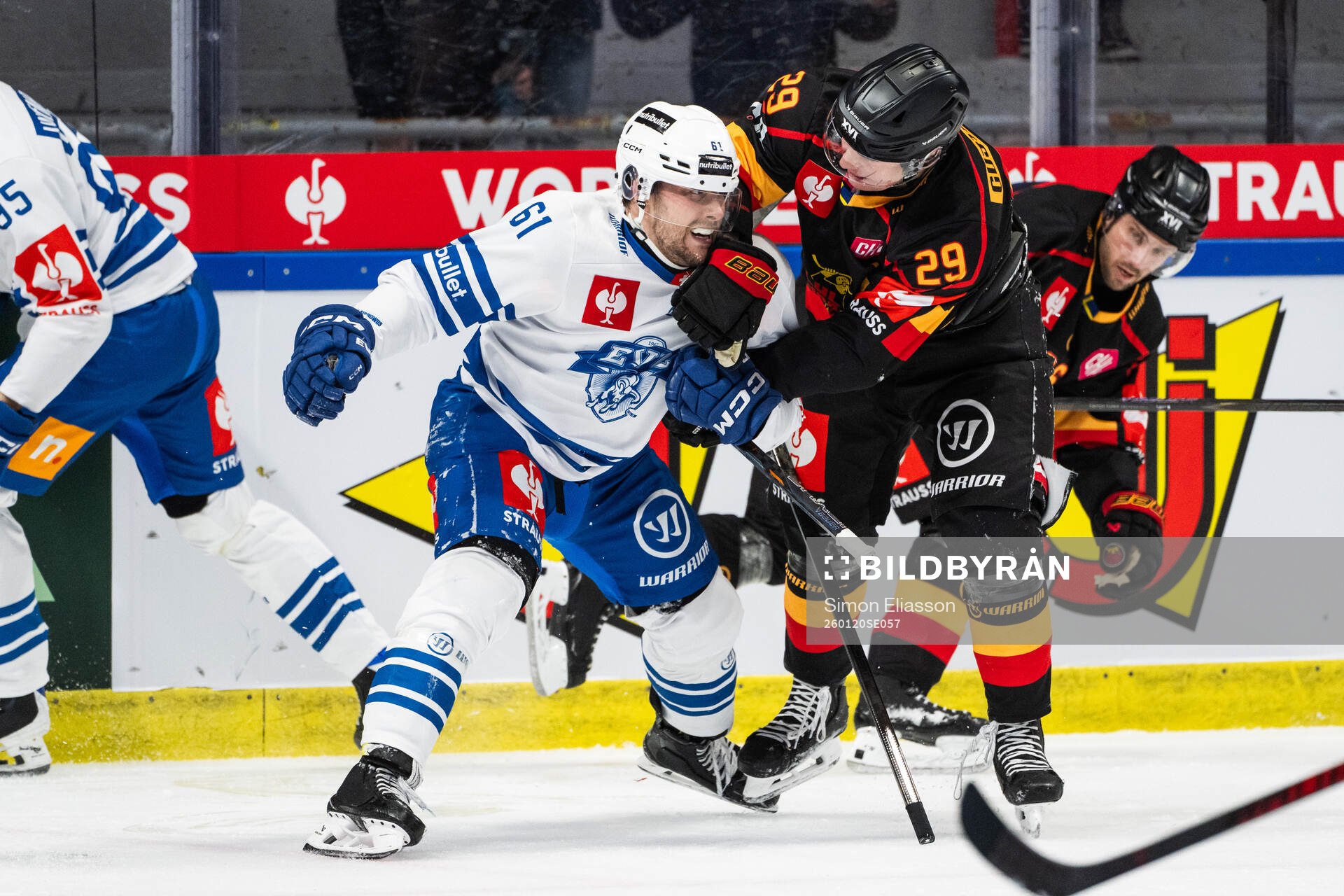 Sven Leuenberger of EV Zug and Erik Gustafsson of Luleå