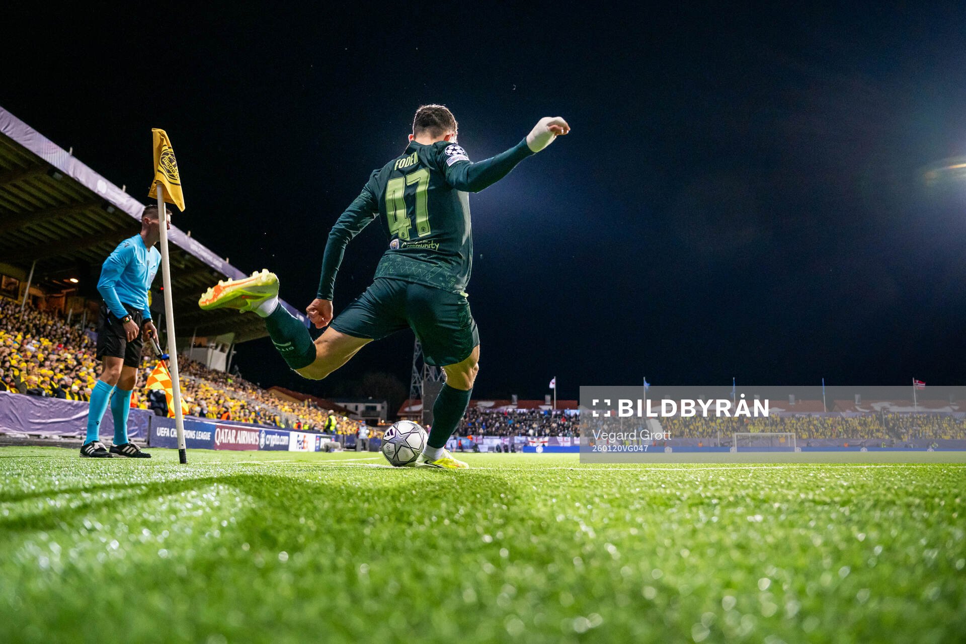 Phil Foden of Manchester City takes a corner kick