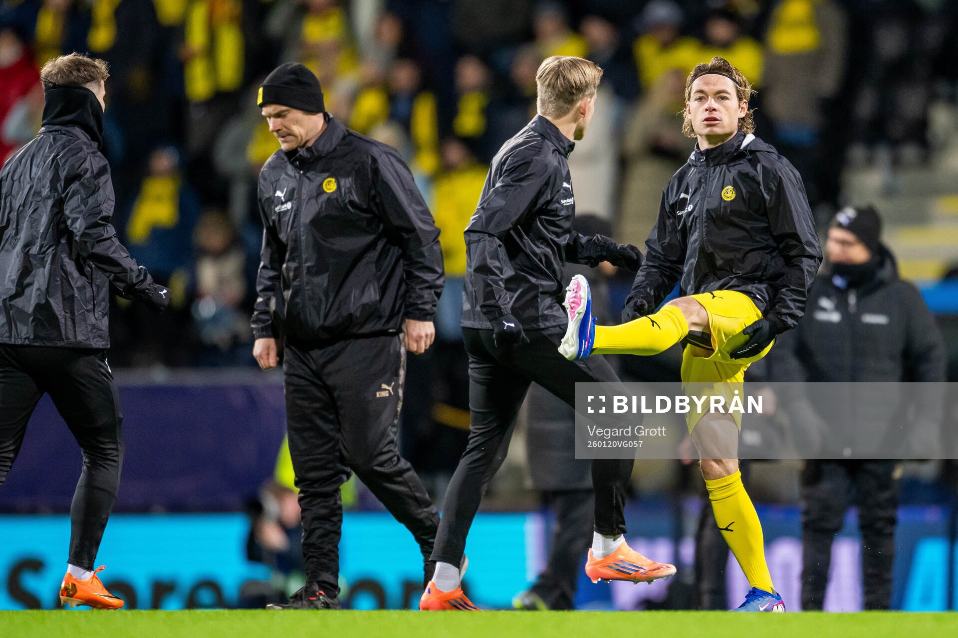 Patrick Berg of Bodø/Glimt warms up